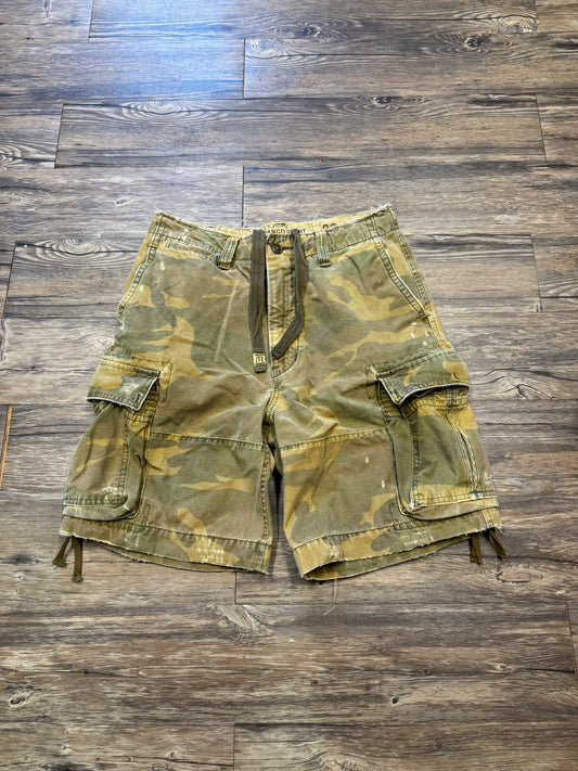 ABERCROMBIE & FITCH 7 POCKET CAMO CARGO SHORTS (32)
