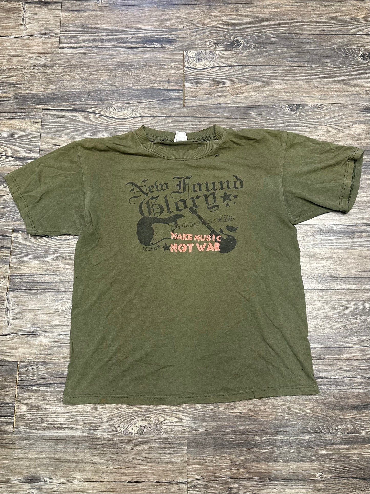 NEW FOUND GLORY GRAPHIC T-SHIRT (MEDIUM)