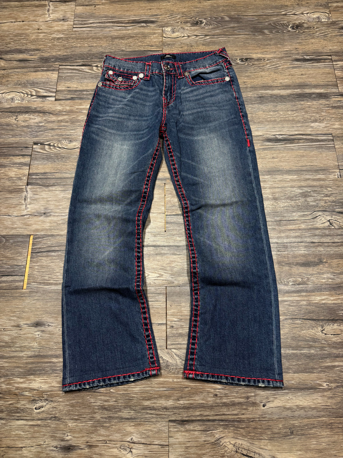 TRUE RELIGION BILLY RELAXED BOOTCUT RED STITCH JEANS (30)