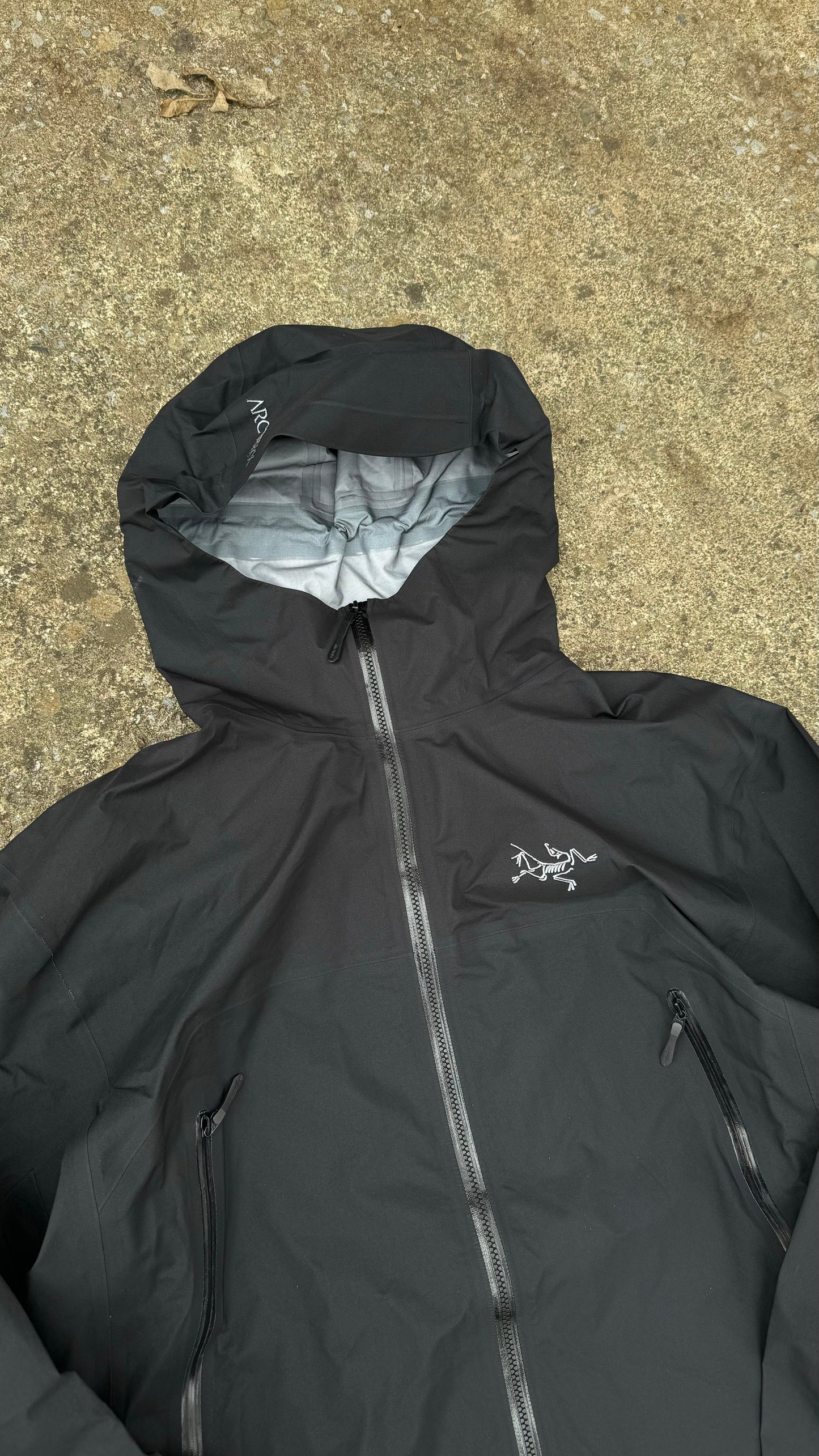 ARC'TERYX BLACK SHELL JACKET (L)