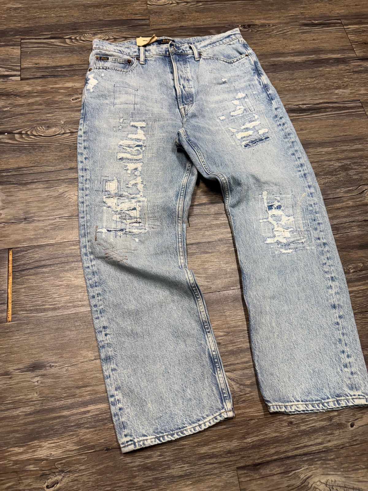 POLO RALPH LAUREN LIGHT WASH BORO DISTRESSED JEANS (29)
