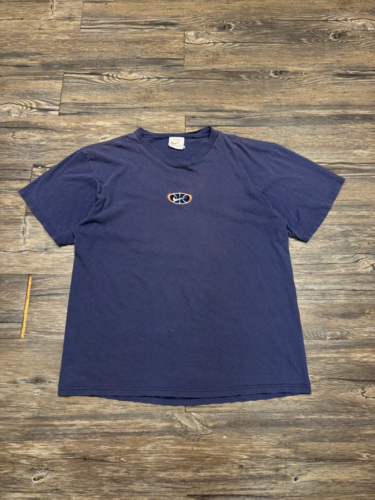 NIKE VINTAGE 90’s CENTER SWOOSH BASKETBALL LOGO T-SHIRT (M)