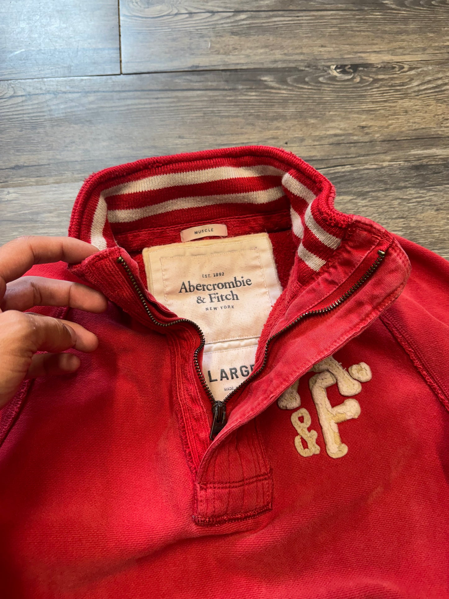 ABERCROMBIE & FITCH RIBBED POCKET QUARTER-ZIP (L)