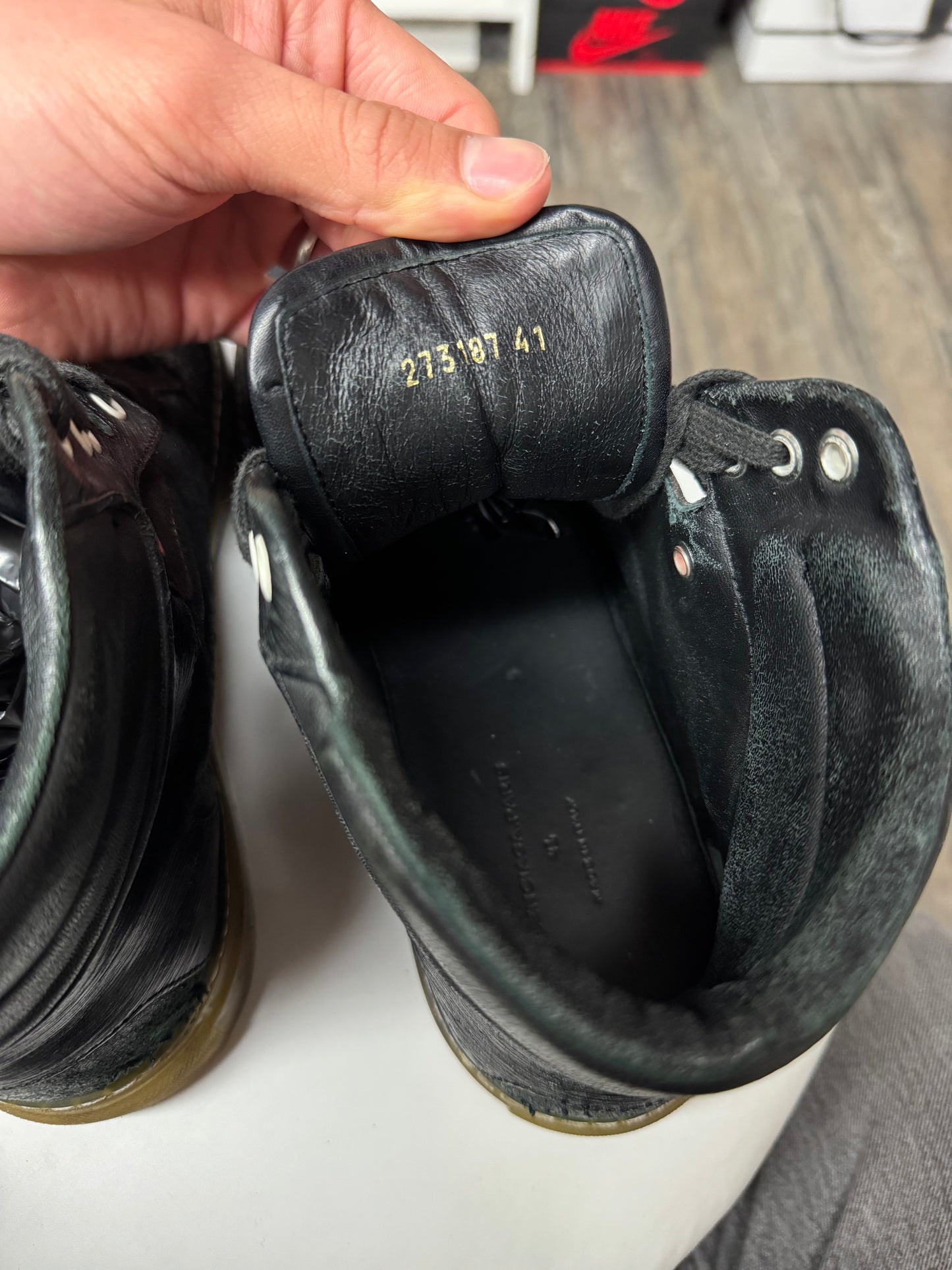 BALENCIAGA ARENA CITY HI TOP LEATHER SNEAKERS (41)