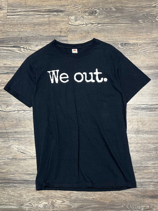 VINTAGE FUNNY “WE OUT” TEXT T-SHIRT (MEDIUM)