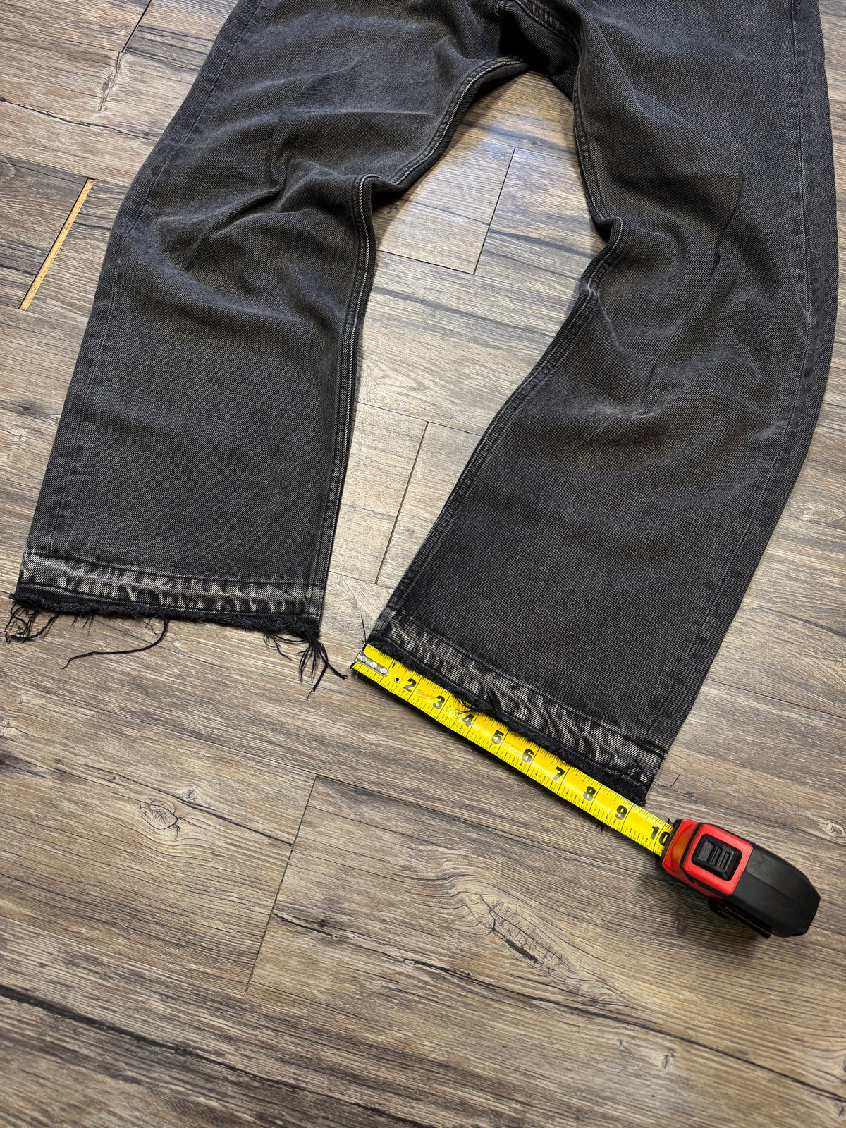 CELINE DYLAN DARKWASH DISTRESSED JEANS (36)