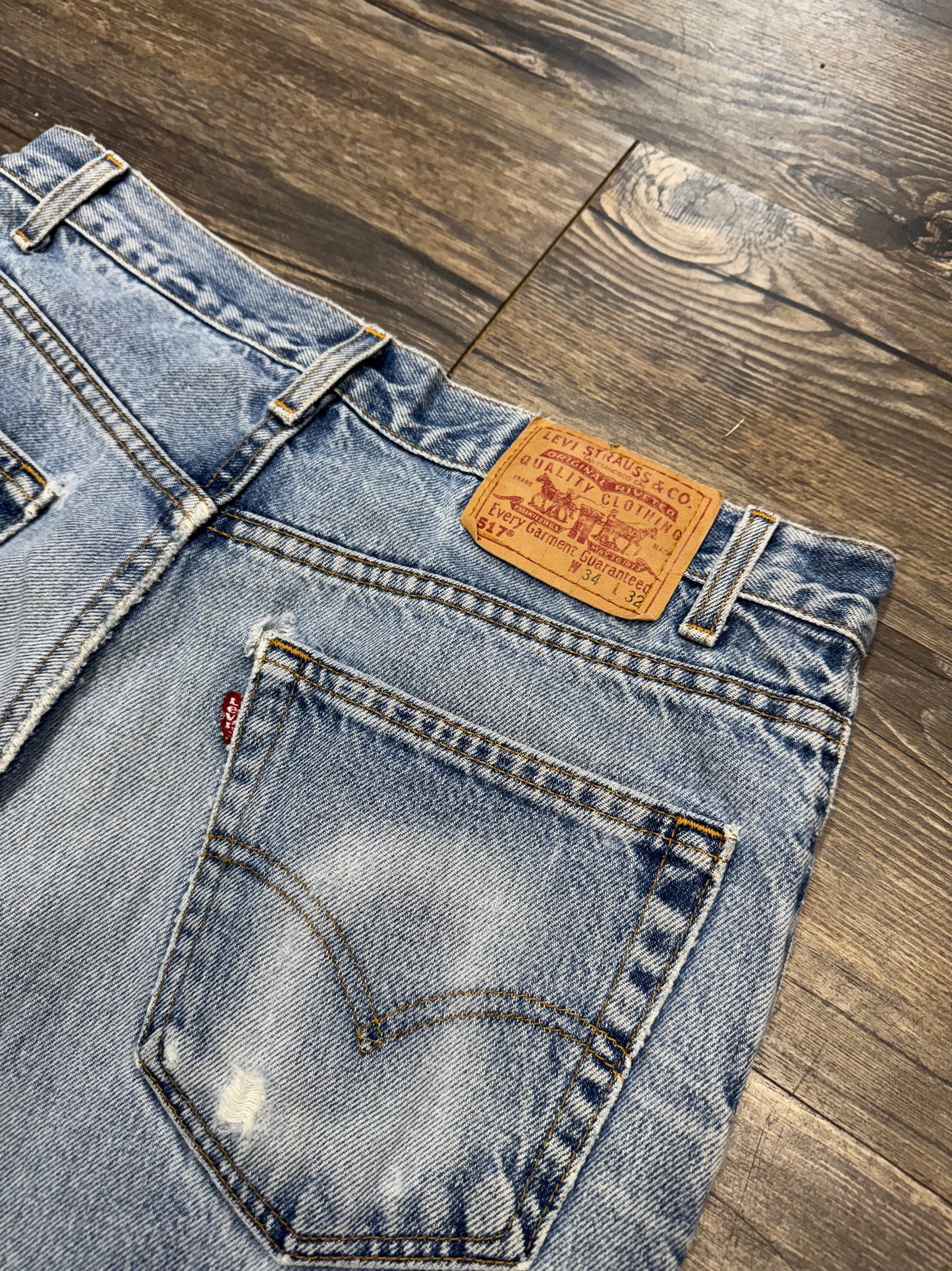 LEVI 517 STRAIGHT LEG FADED WASH DISTRESSED JEANS (34x32)