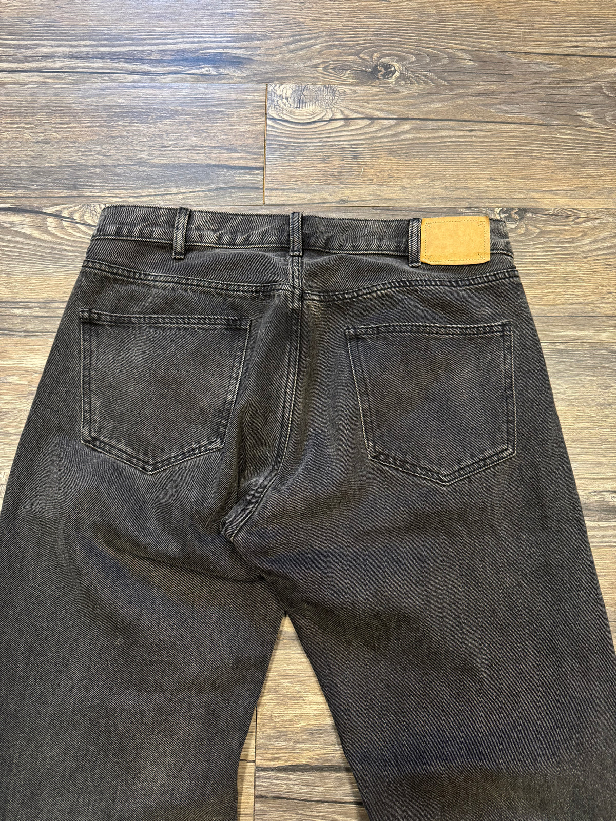 CELINE DYLAN DARKWASH DISTRESSED JEANS (36)