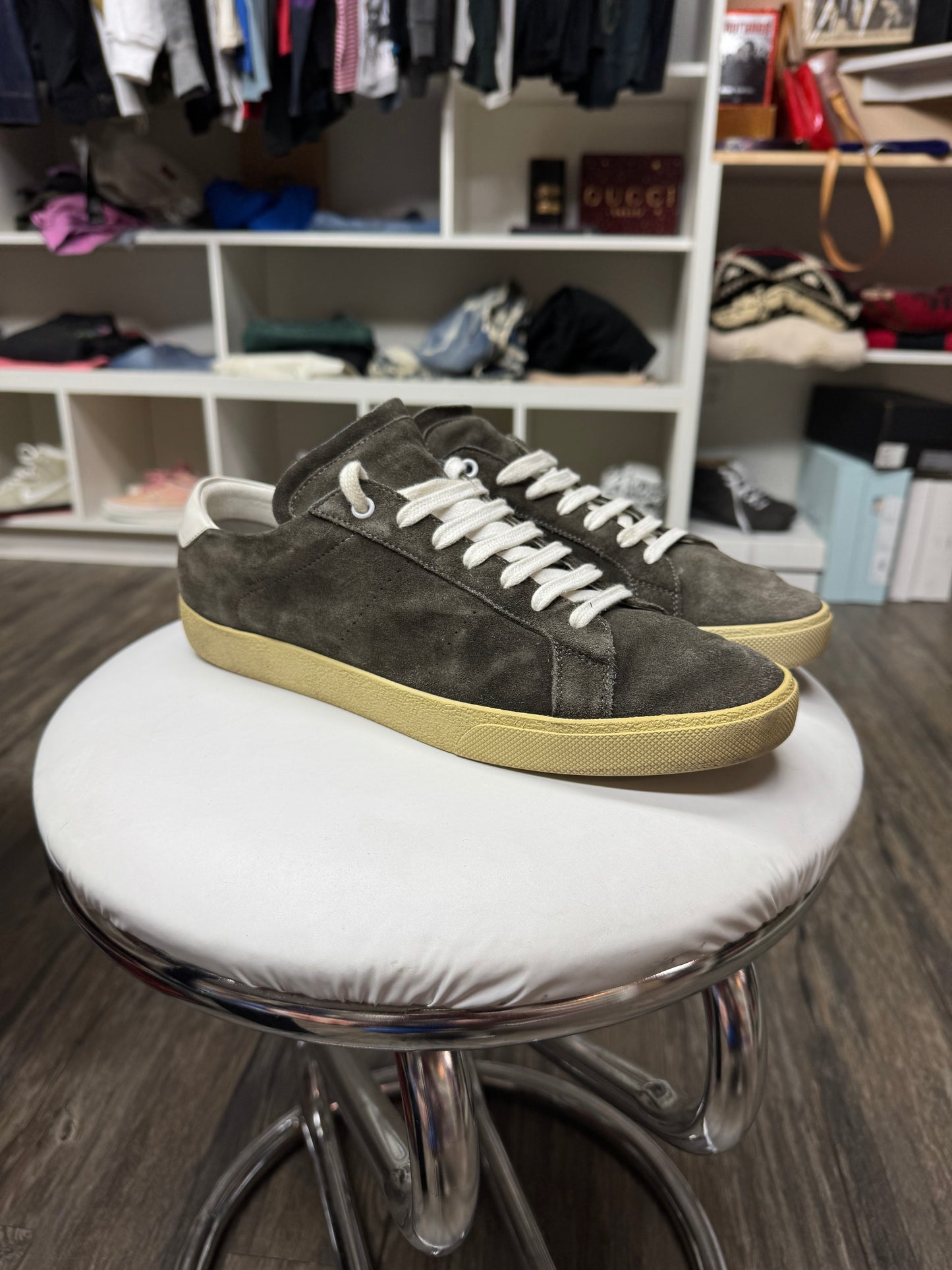 SAINT LAURENT SUEDE SOHO SL06 LO-TOP SNEAKER (44)