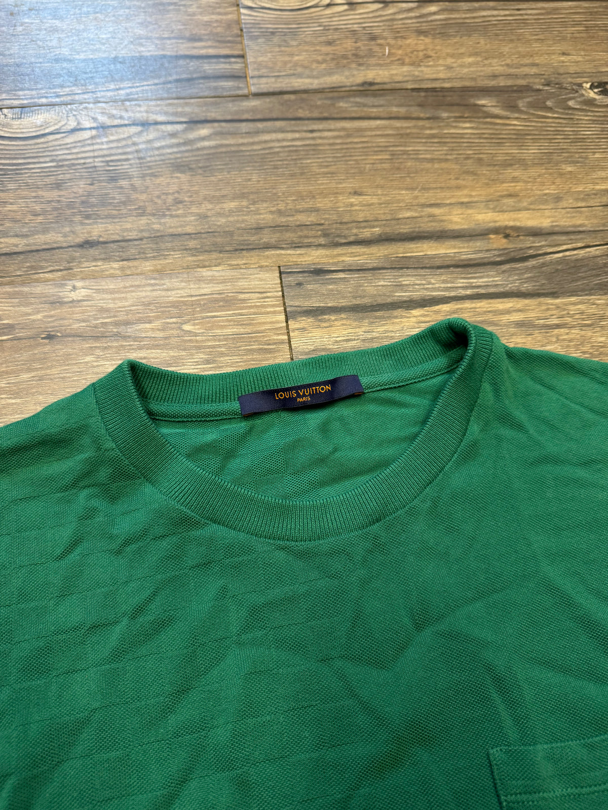 LOUIS VUTTION PLAIN FRONT POCKET T-SHIRT (M)