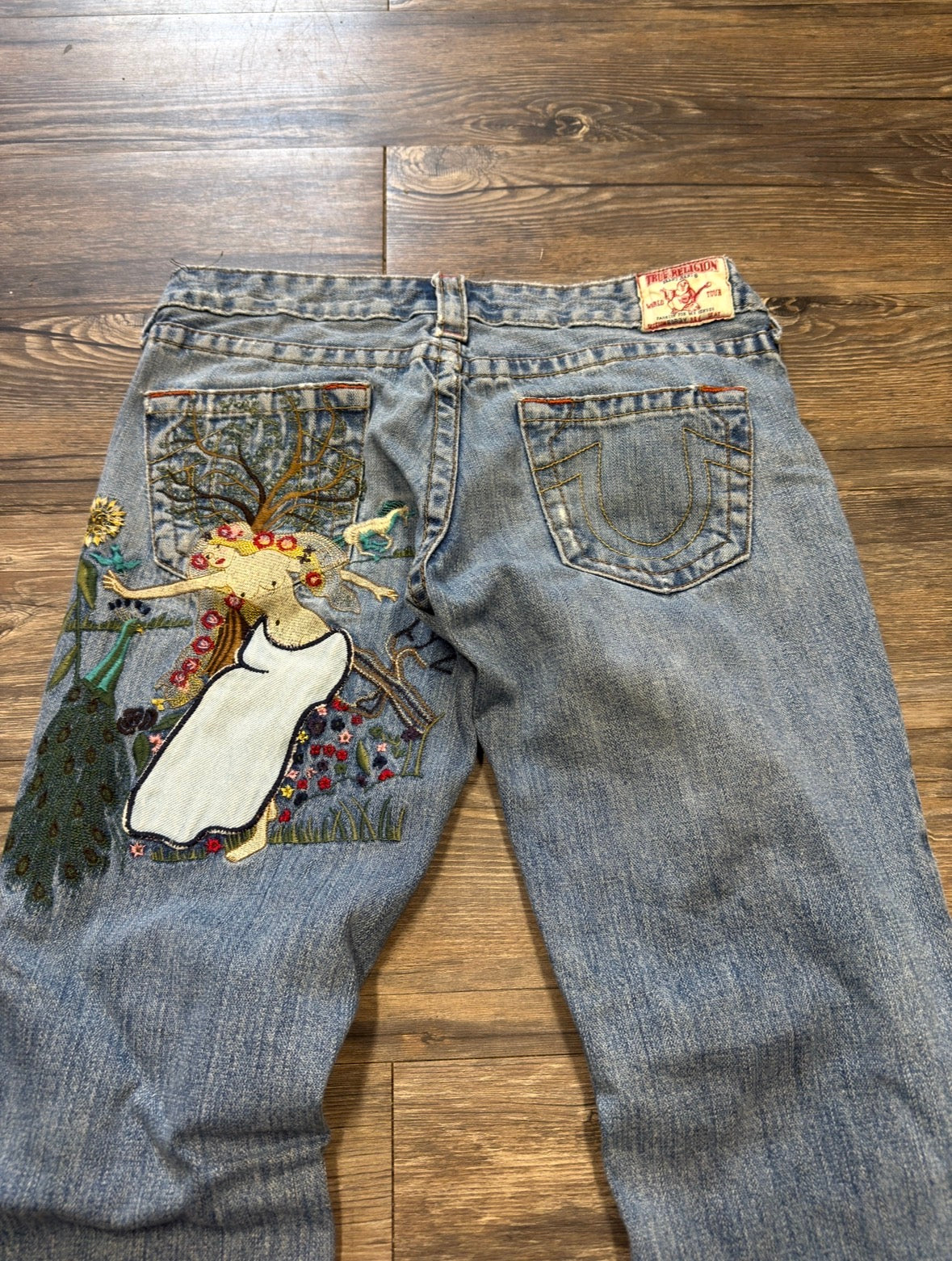 TRUE RELIGION WMNS EMBROIDERED FLARE JEANS (27)