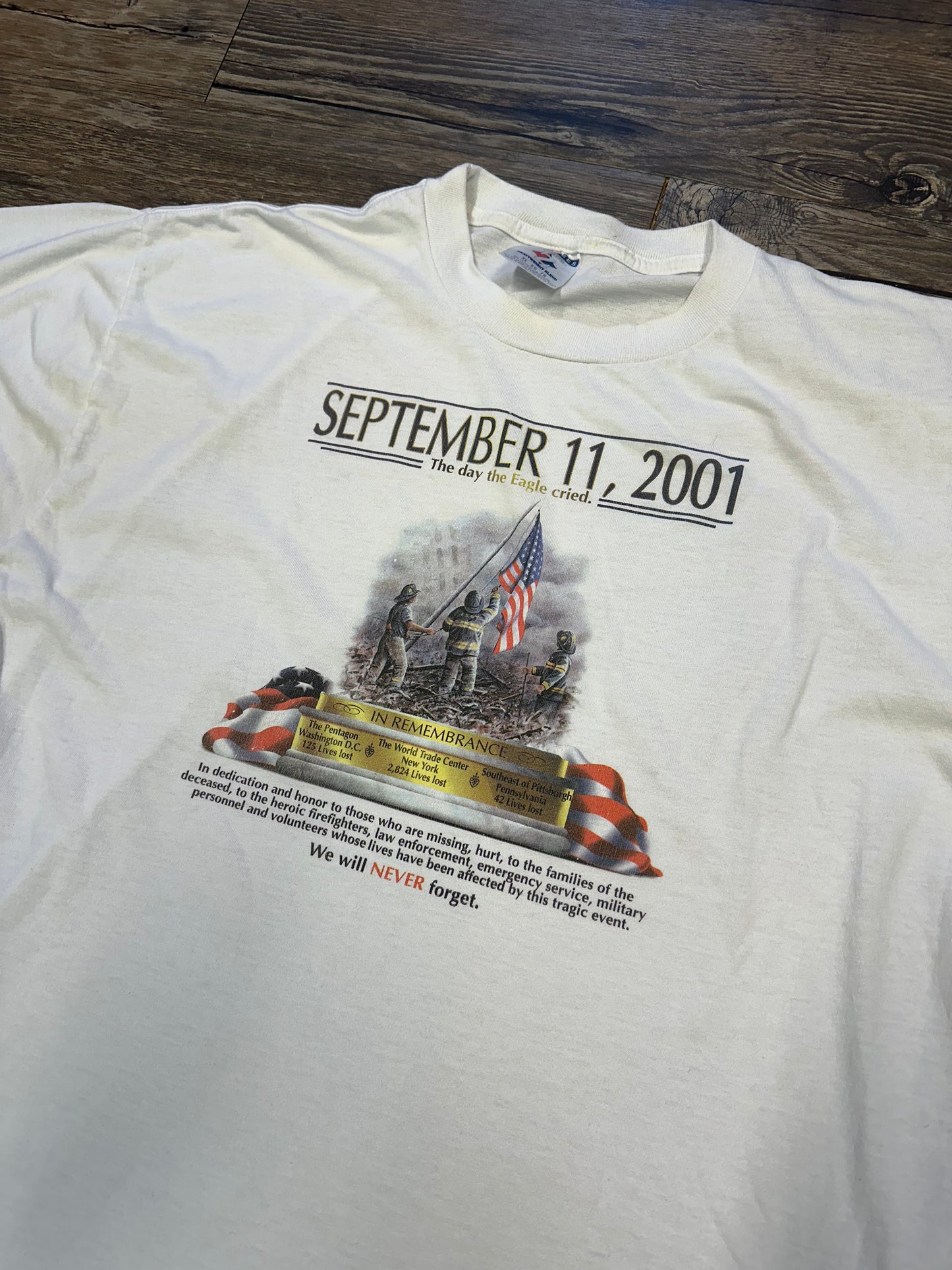 9/11 NEVER FORGET GRAPHIC T-SHIRT (XL)