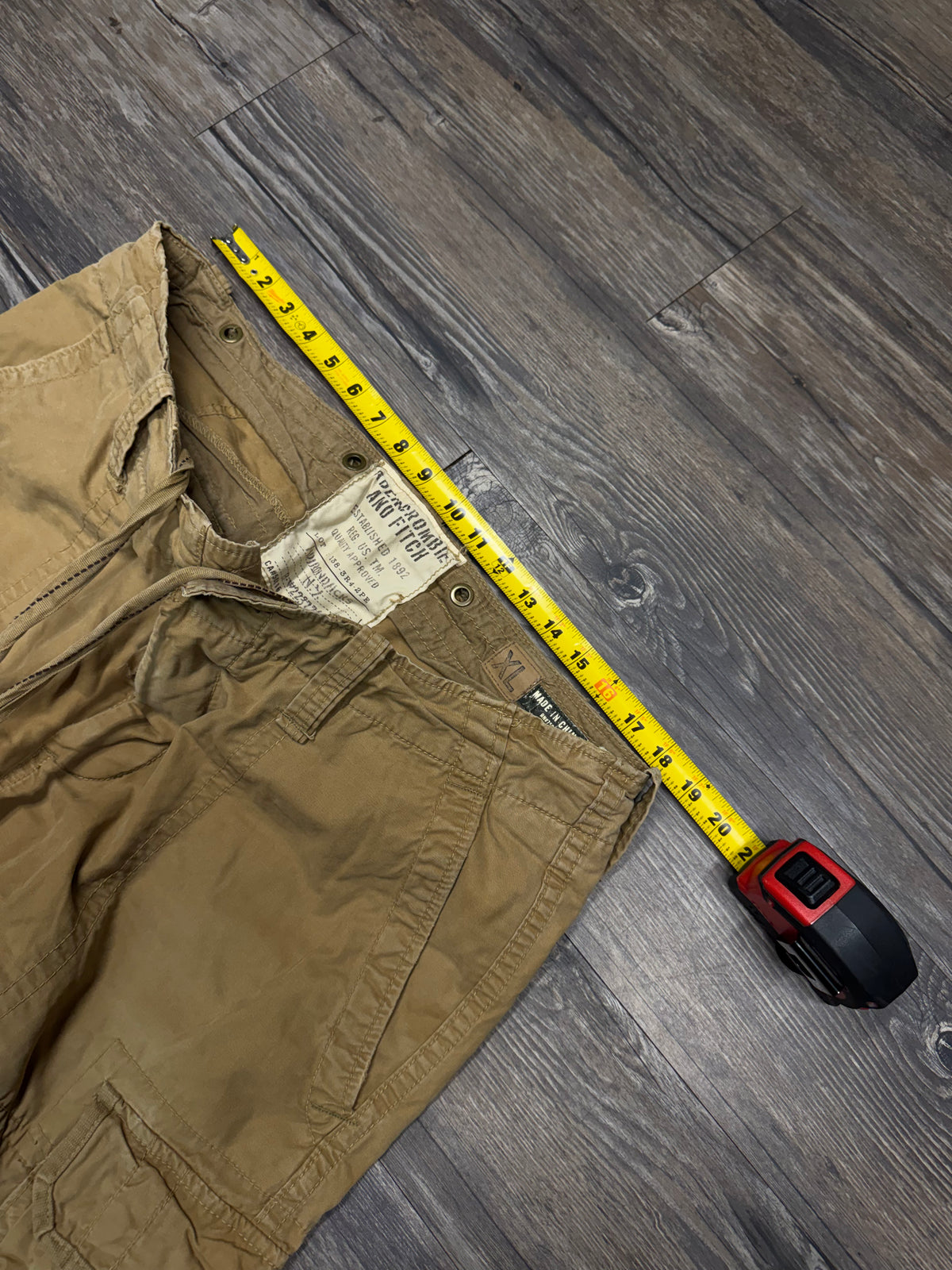 ABERCROMBIE & FITCH TAN Y2K PARATROOPER CARGO PANTS (XL)