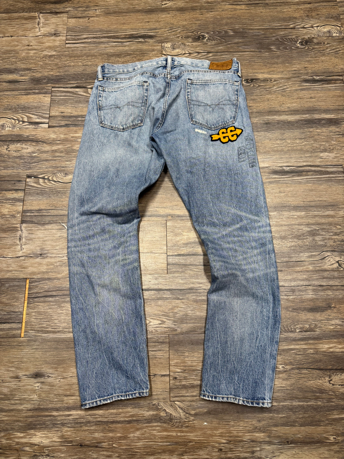POLO RALPH LAUREN PATCHWORK LIGHTWASH JEANS (33)