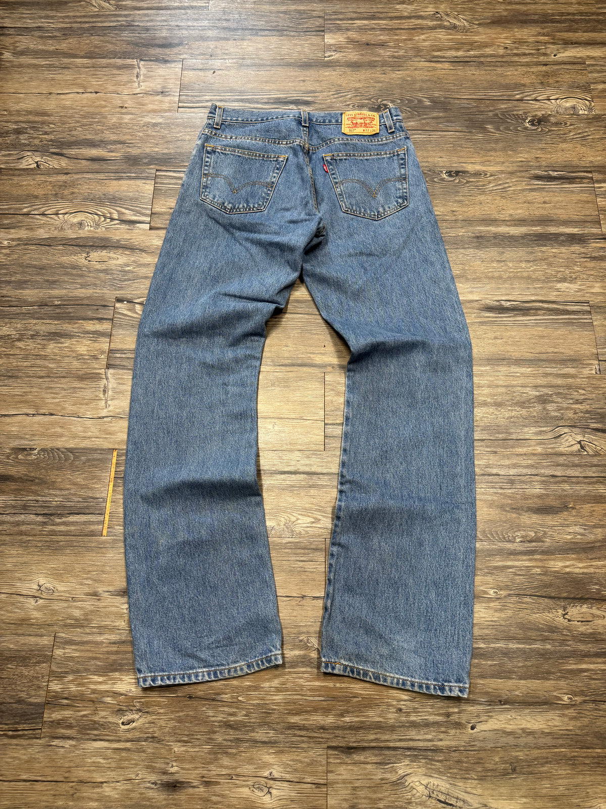 LEVI 517 BOOT-CUT BLUE JEANS (33)