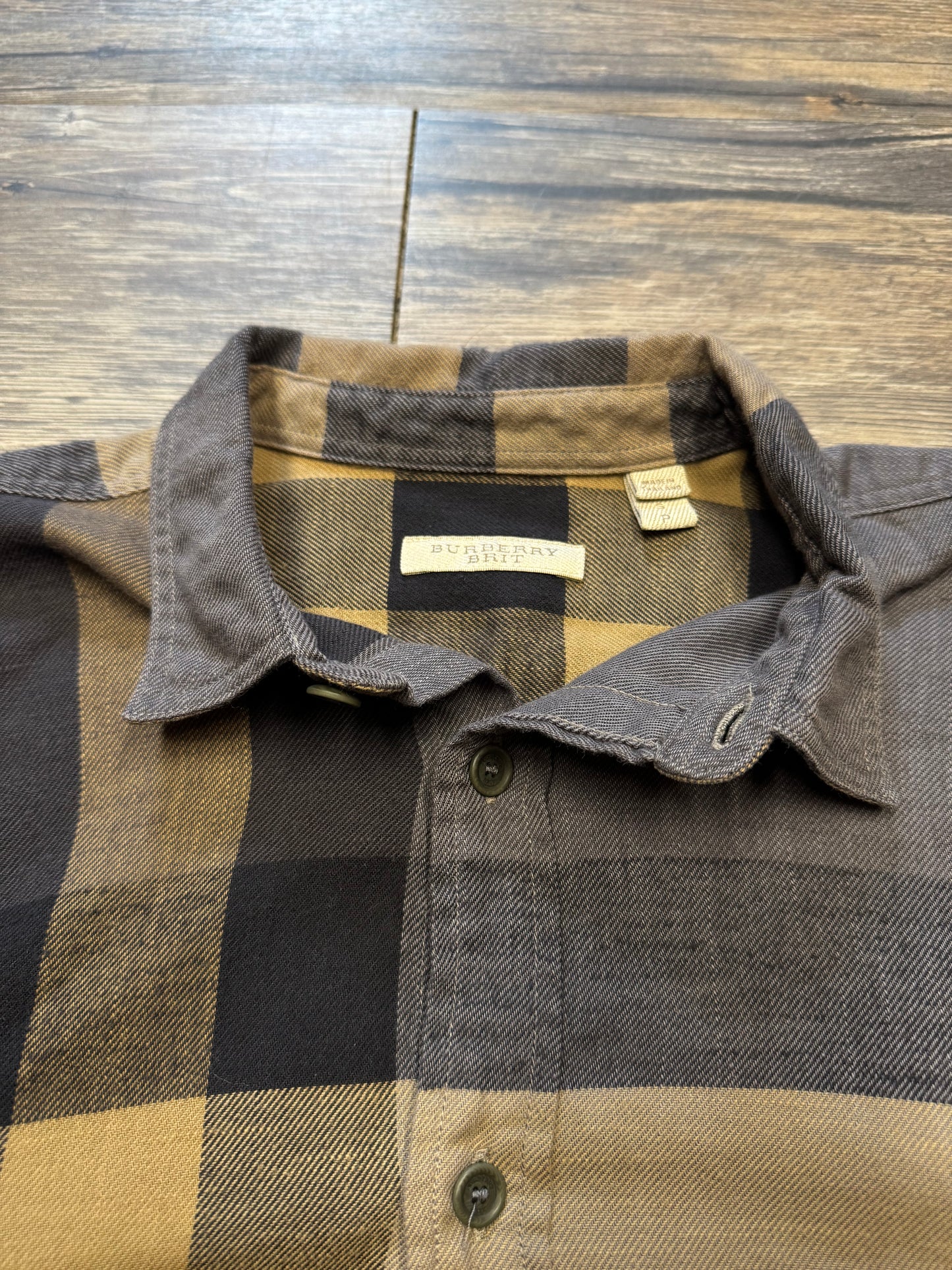 BURBERRY PLAID CHECK PATTERN COLLARED BUTTON UP SHIRT ( S)