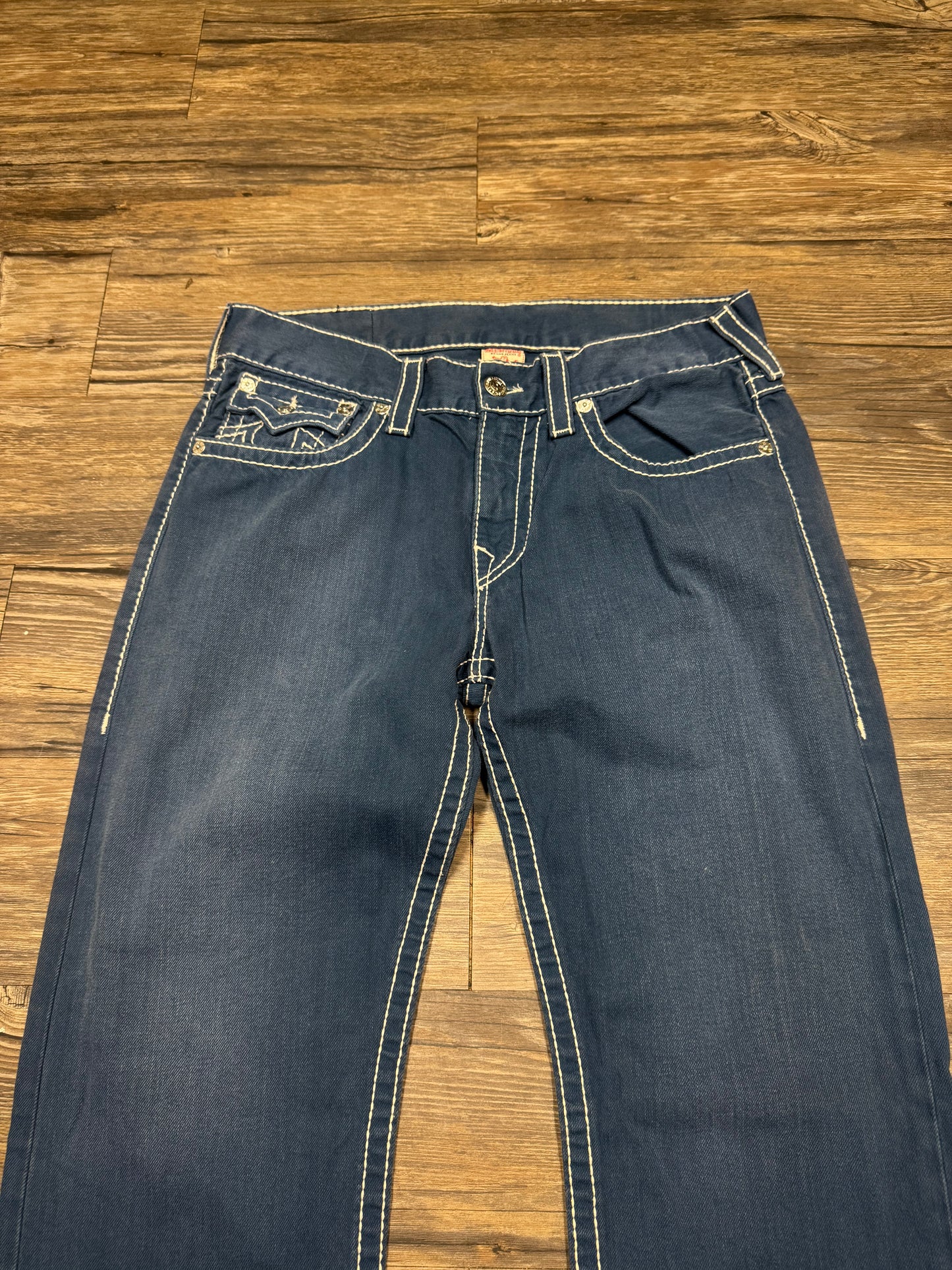 TRUE RELIGION BLUE BOOTCUT FLAP POCKET JEANS (34)