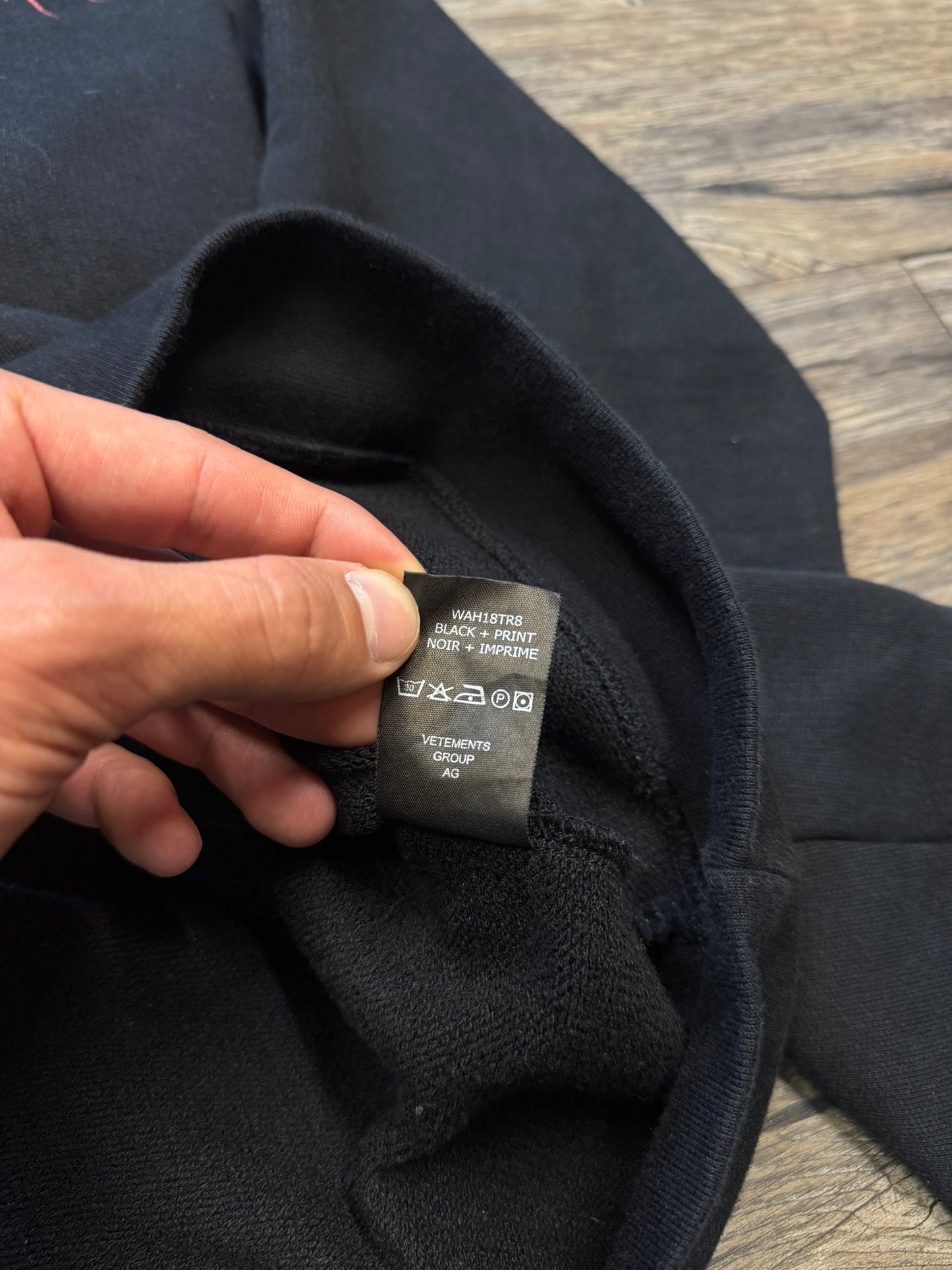 VETEMENTS AW18 MISPLACED SKULL HOODIE (S)