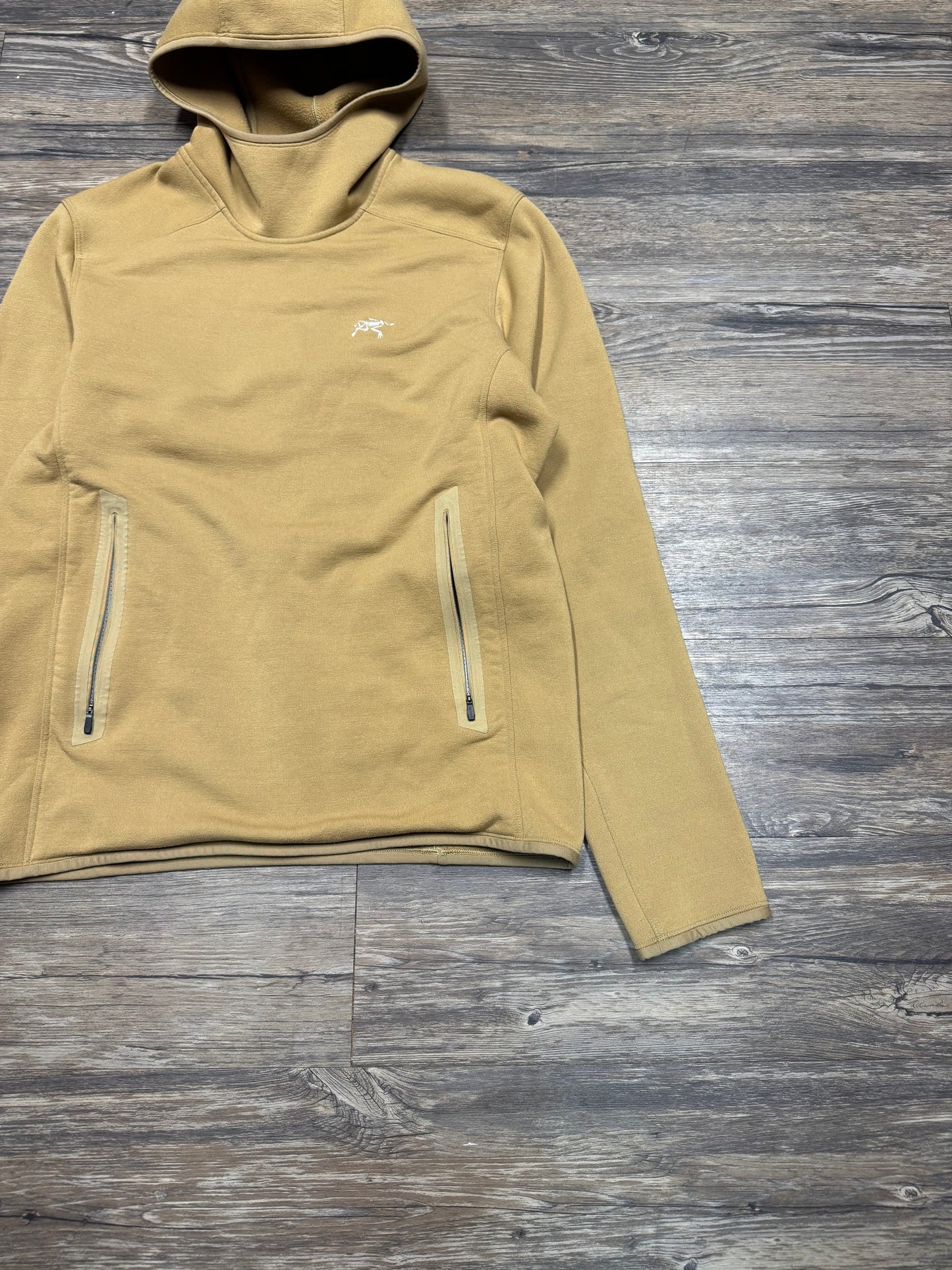ARCTERYX TECH FLEECE TAN (S)