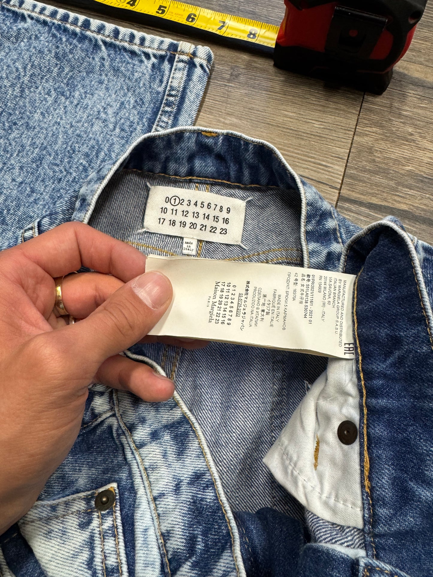 MAISON MARGIELA ACID WASH SPLICED JEANS (31)