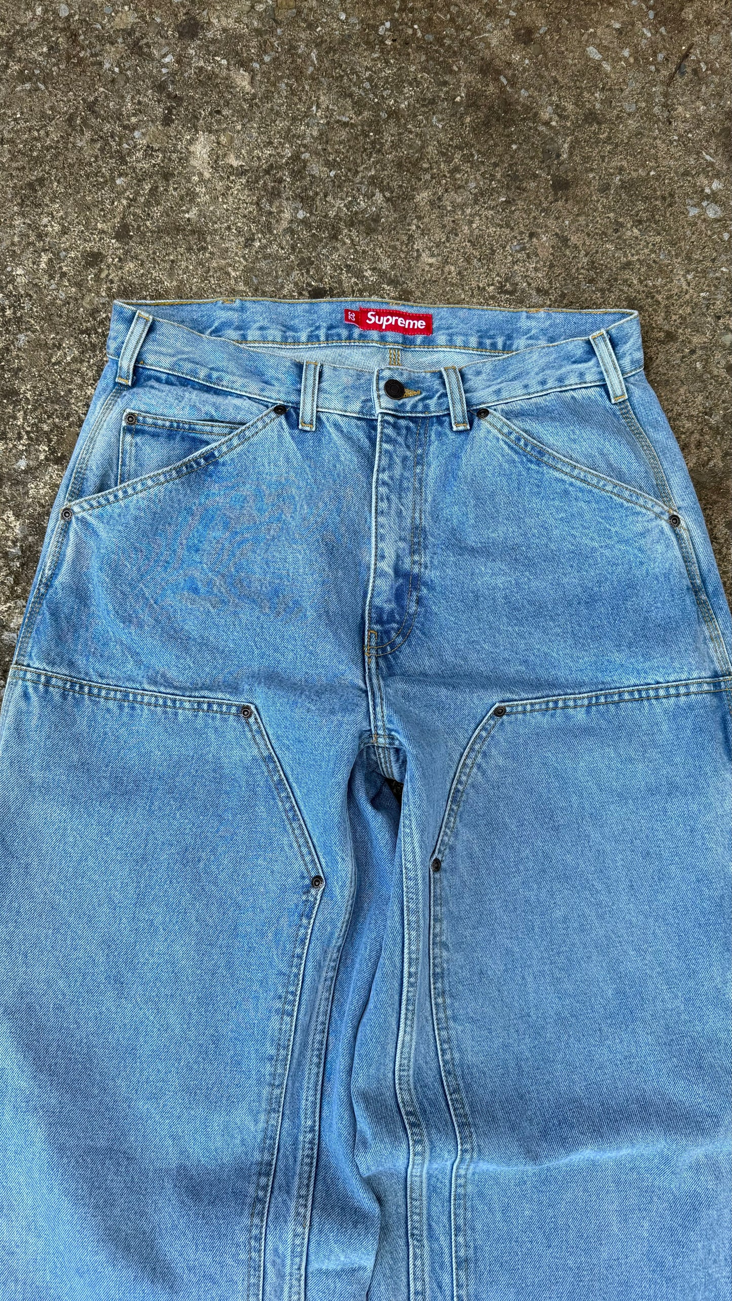 SUPREME DOUBLE KNEE LIGHTWASH DENIM (32)