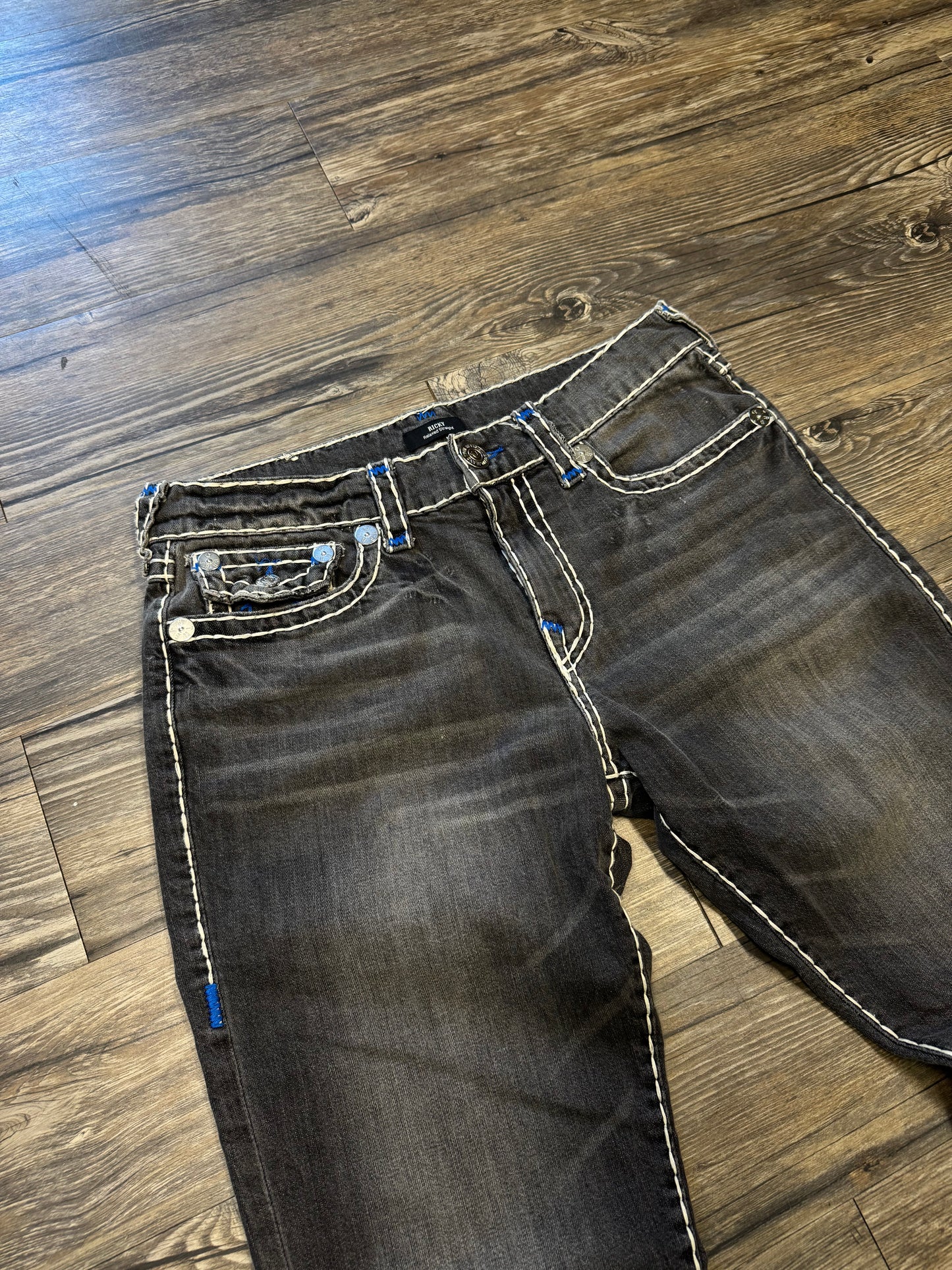 TRUE RELIGION RICKY STRAIGHT LEG JEANS (32)