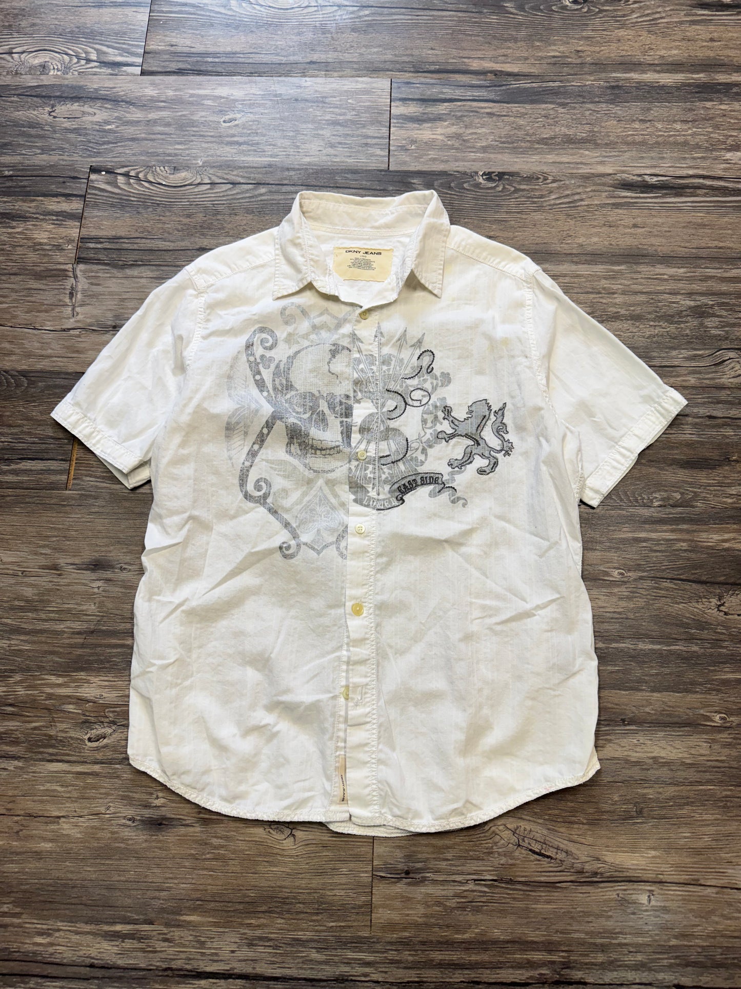 DKNY SKULL BUTTON UP PRINT SHORT SLEEVE SHIRT (L)
