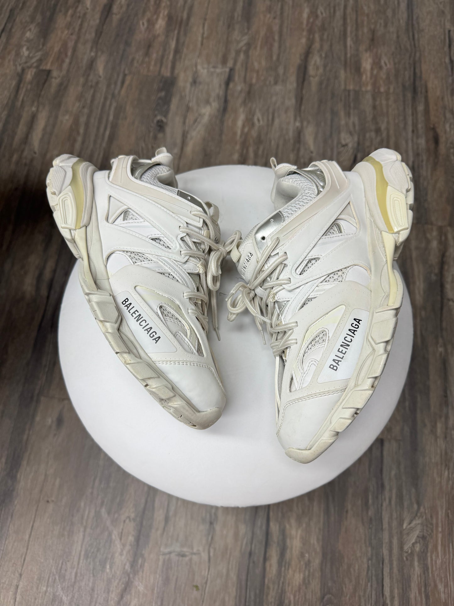 BALENCIAGA WHITE TRACK RUNNER SNEAKER (42)