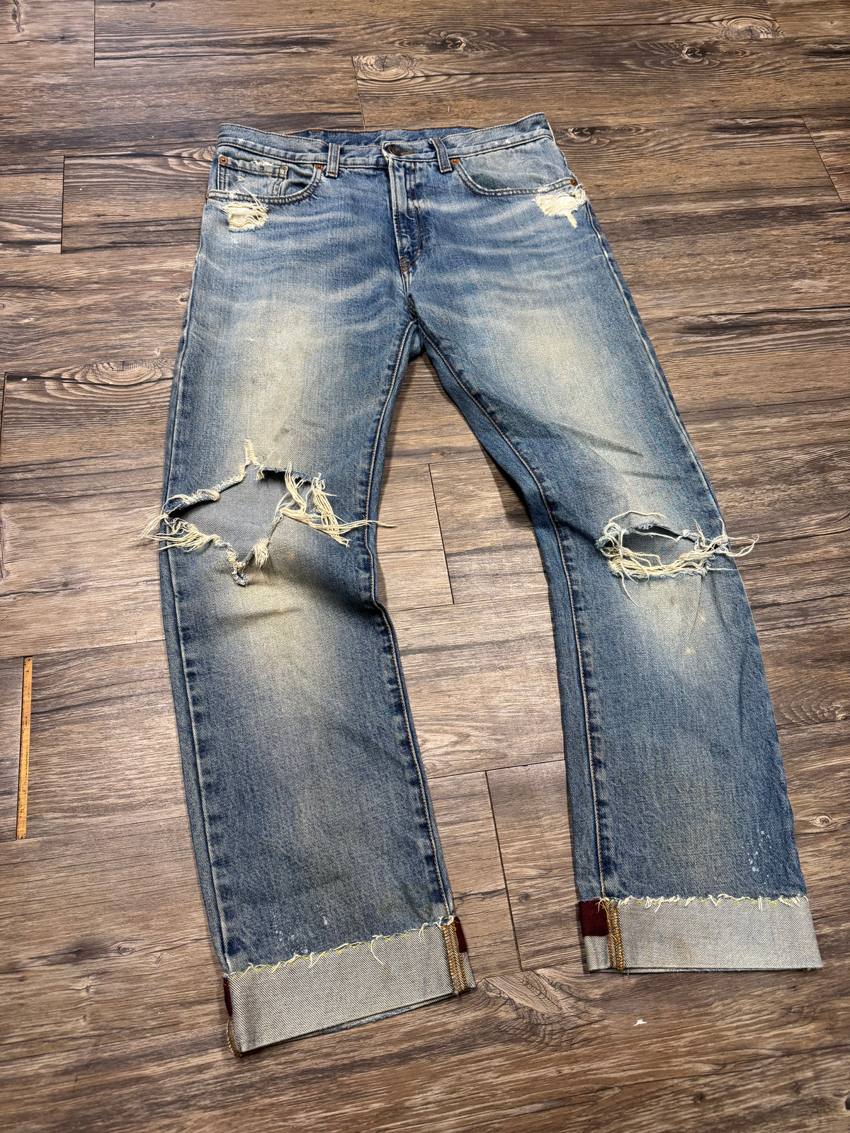 GUCCI BOOTCUT DISTRESSED FOLDED DENIM JEANS (30)