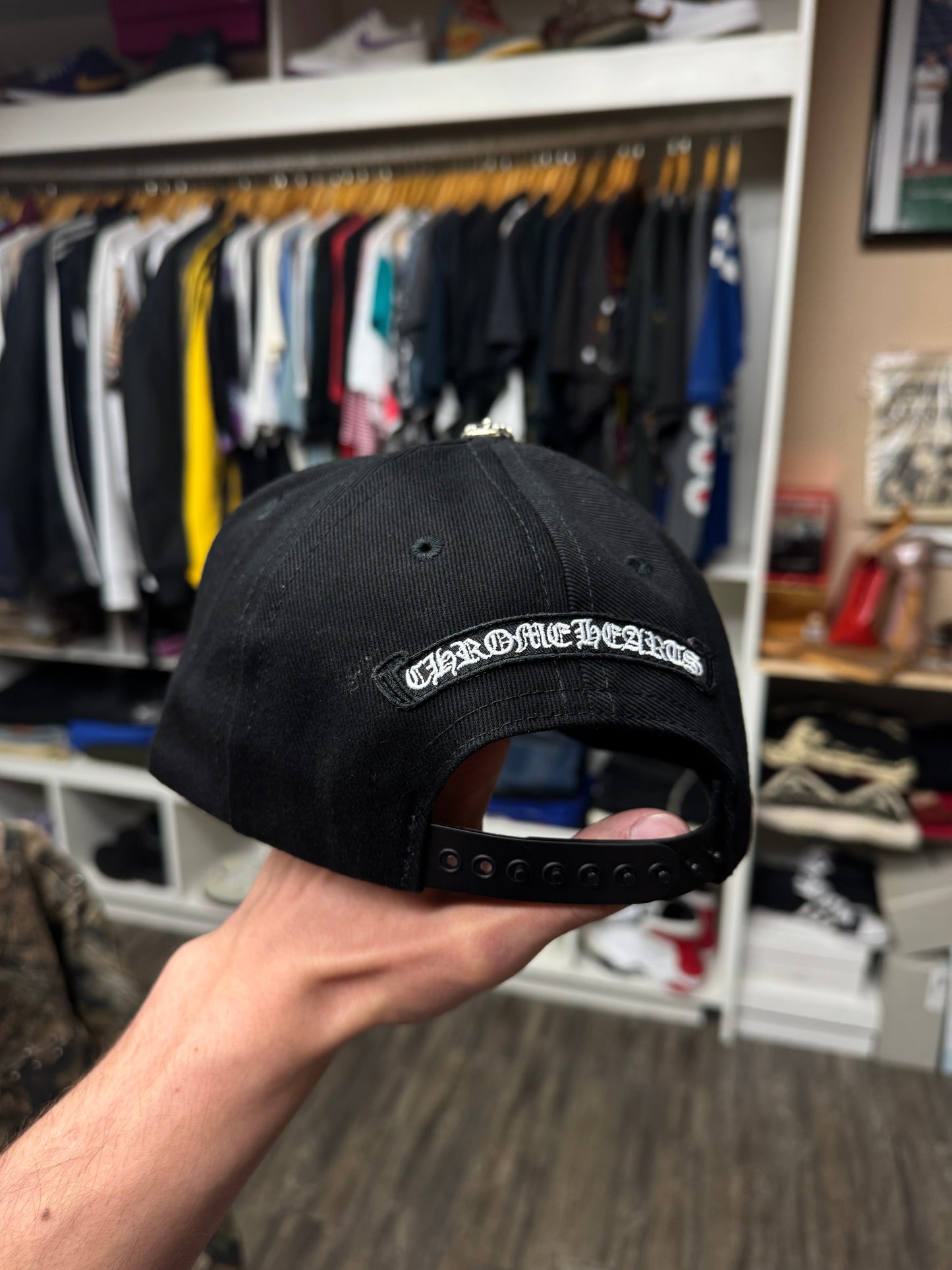 CHROME HEARTS DENIM HORSESHOE TRUCKER HAT (OS)