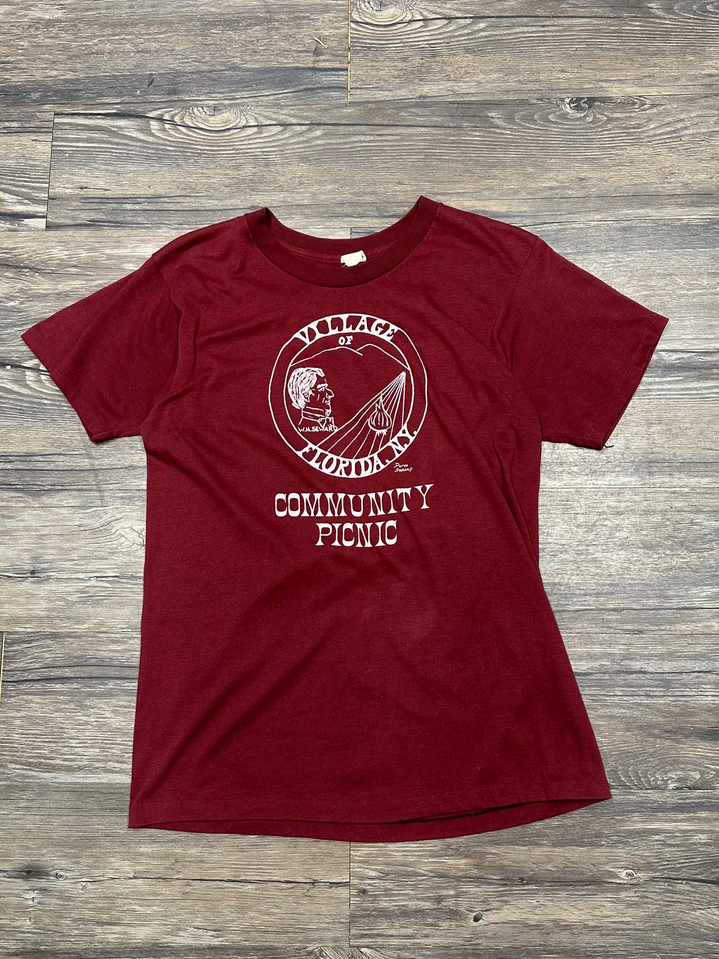 VINTAGE VILLAGE OF COMMUNITY PICNIC T-SHIRT (MEDIUM)