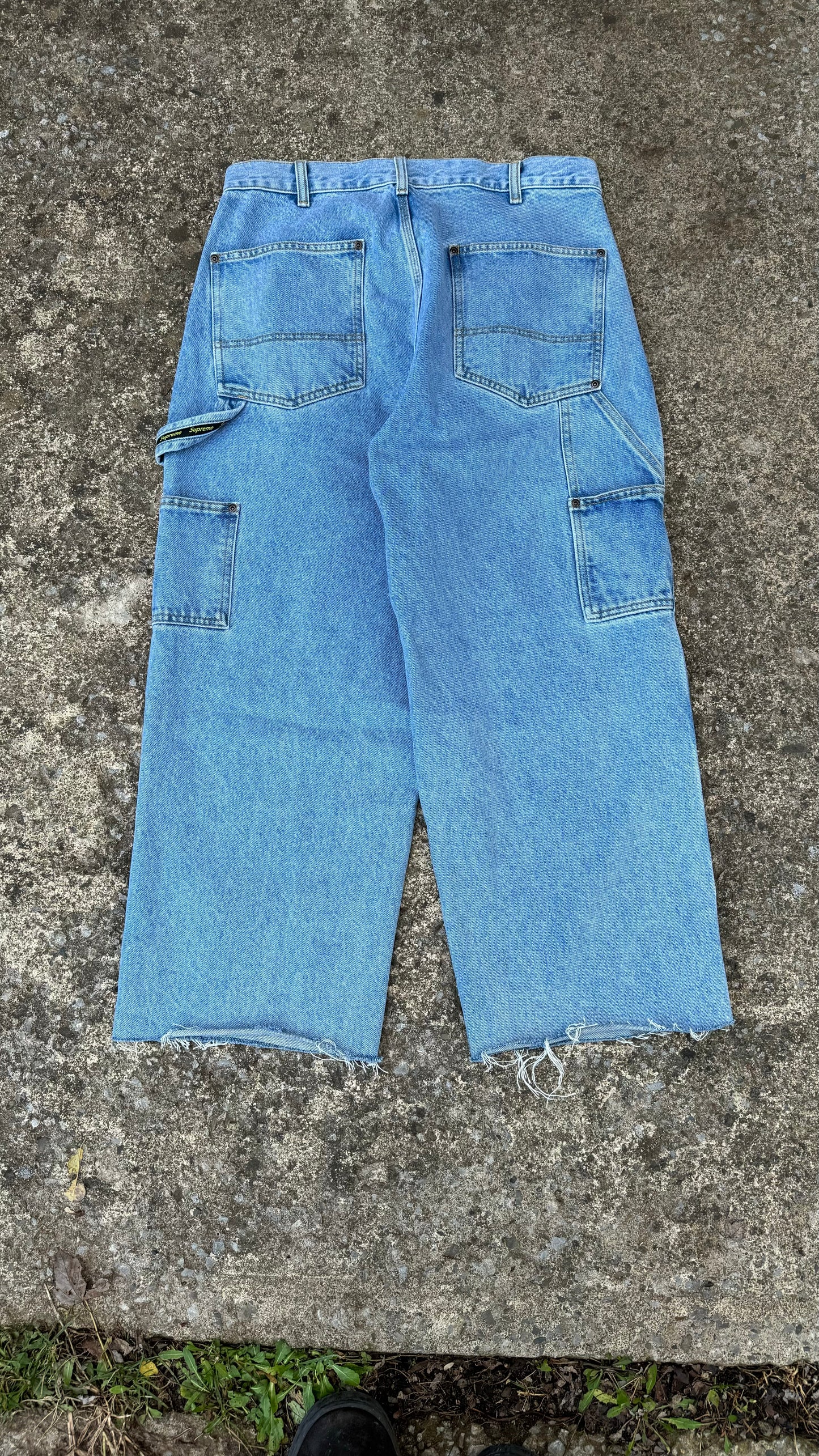 SUPREME DOUBLE KNEE LIGHTWASH DENIM (32)