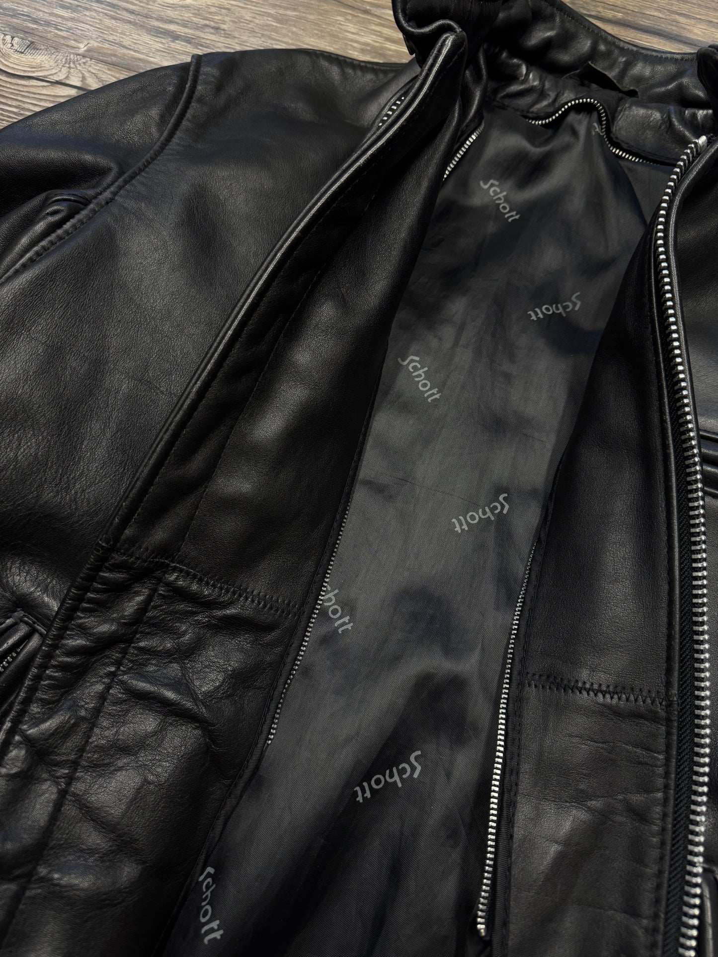 SCHOTT NYC BLACK LEATHER BIKER JACKET (M)