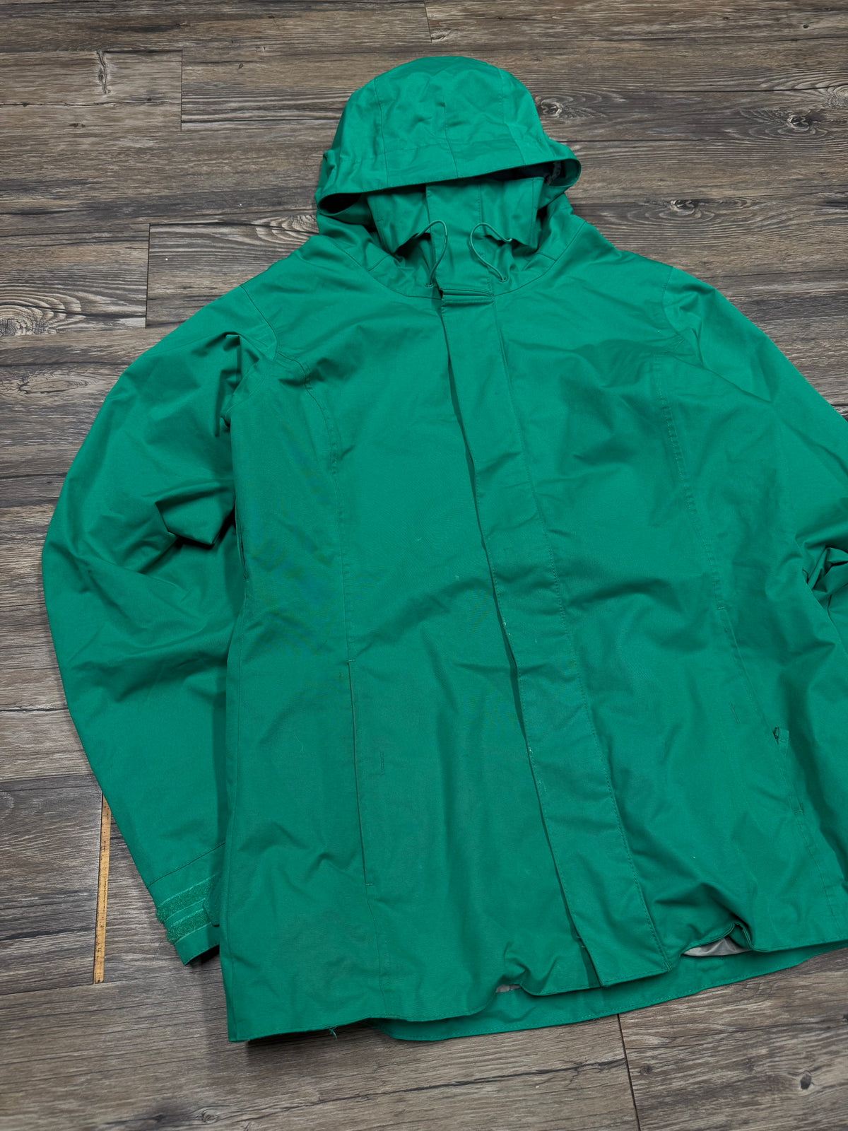 OAKLEY HARDSHELL RAIN JACKET (L)