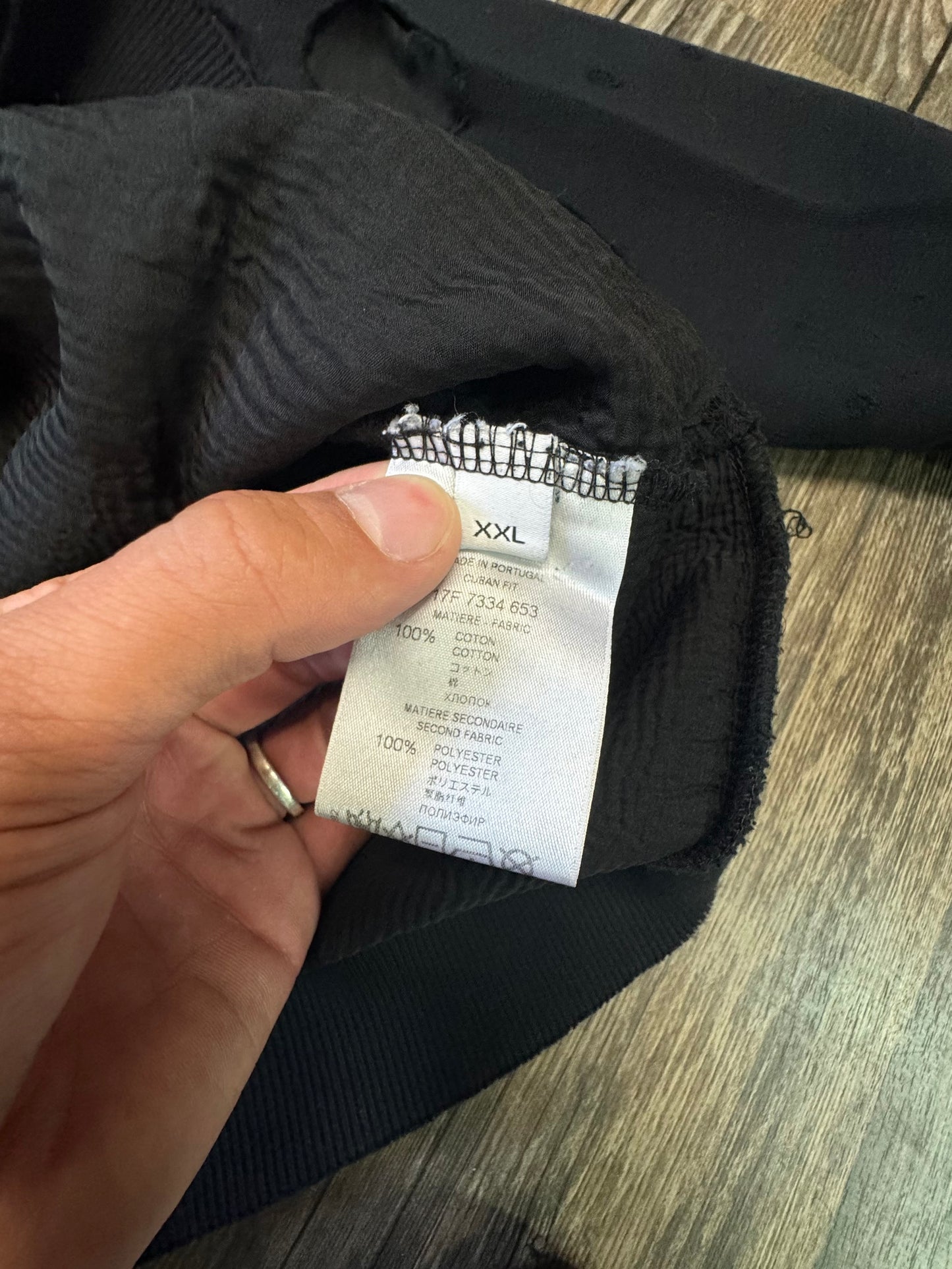GIVENCHY DISTRESSED CREWNECK NEW (XXL & XL)