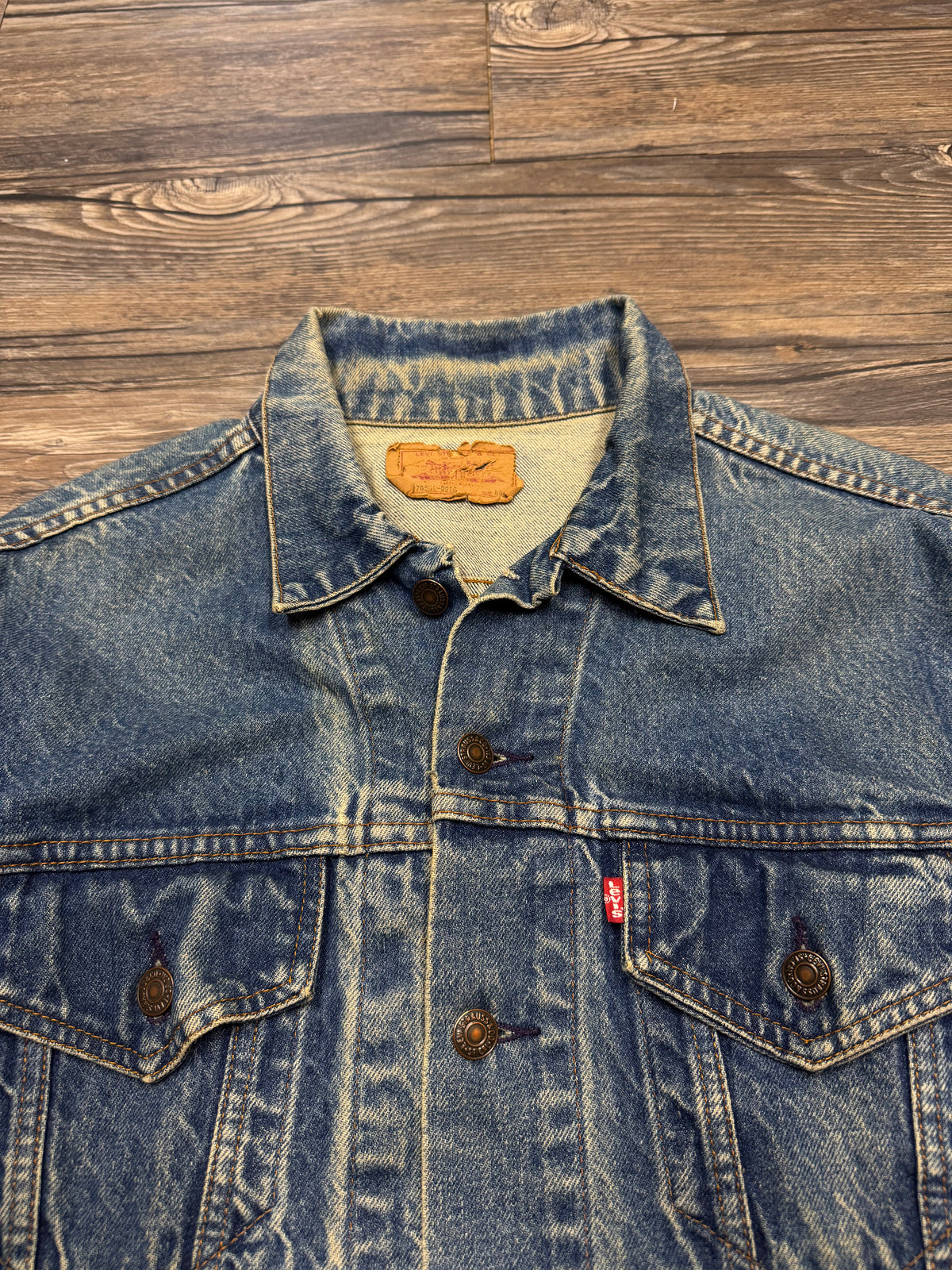LEVI'S VINTAGE DENIM TRUCKER JACKET (M)