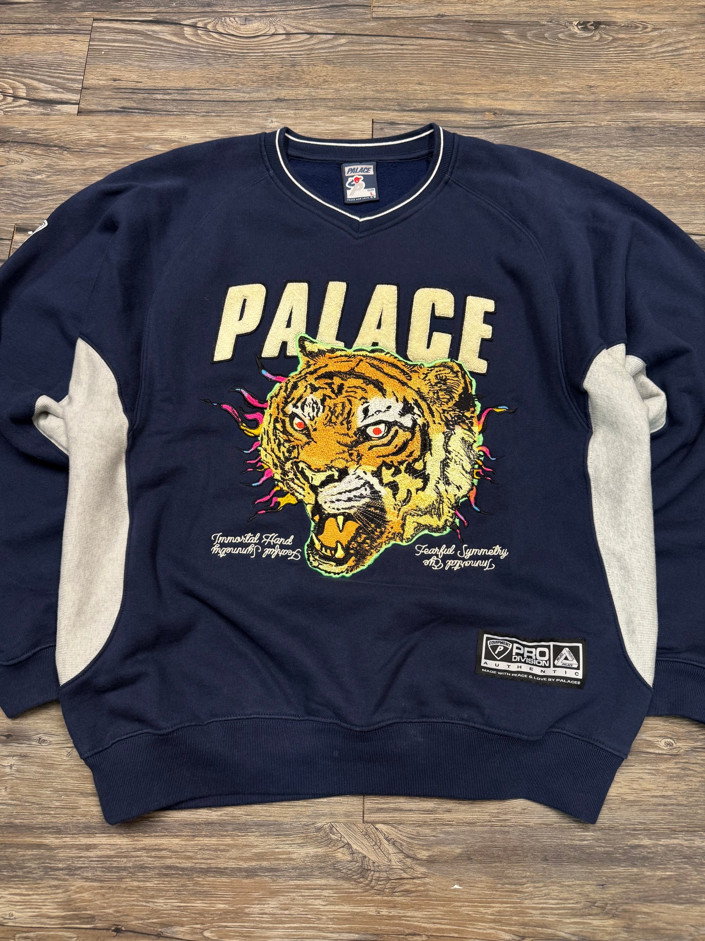 PALACE SS25 ‘TORA TORA’ CREWNECK (L)