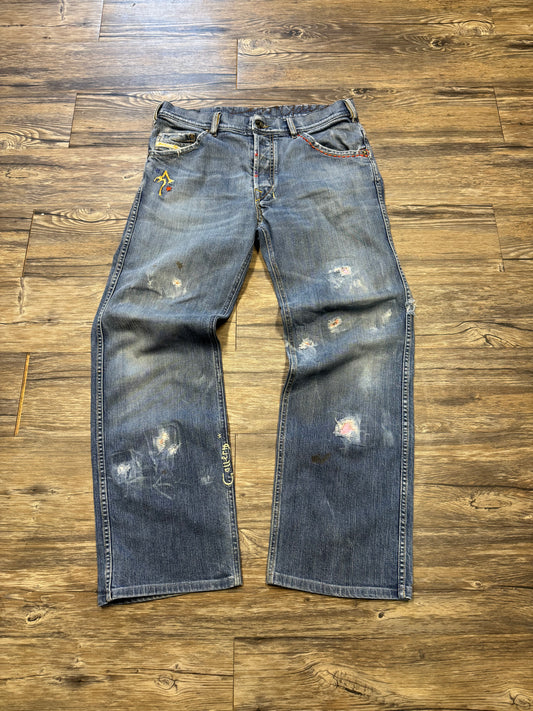 DIESEL 1/1 VINTAGE EMBROIDERED & DISTRESSED JEANS (32)