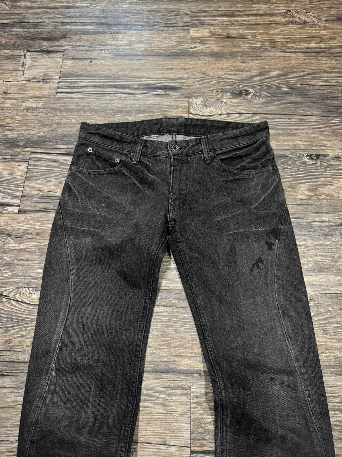LE GRANDE BLEU DARKWASH DISTRESSED JEANS (30)