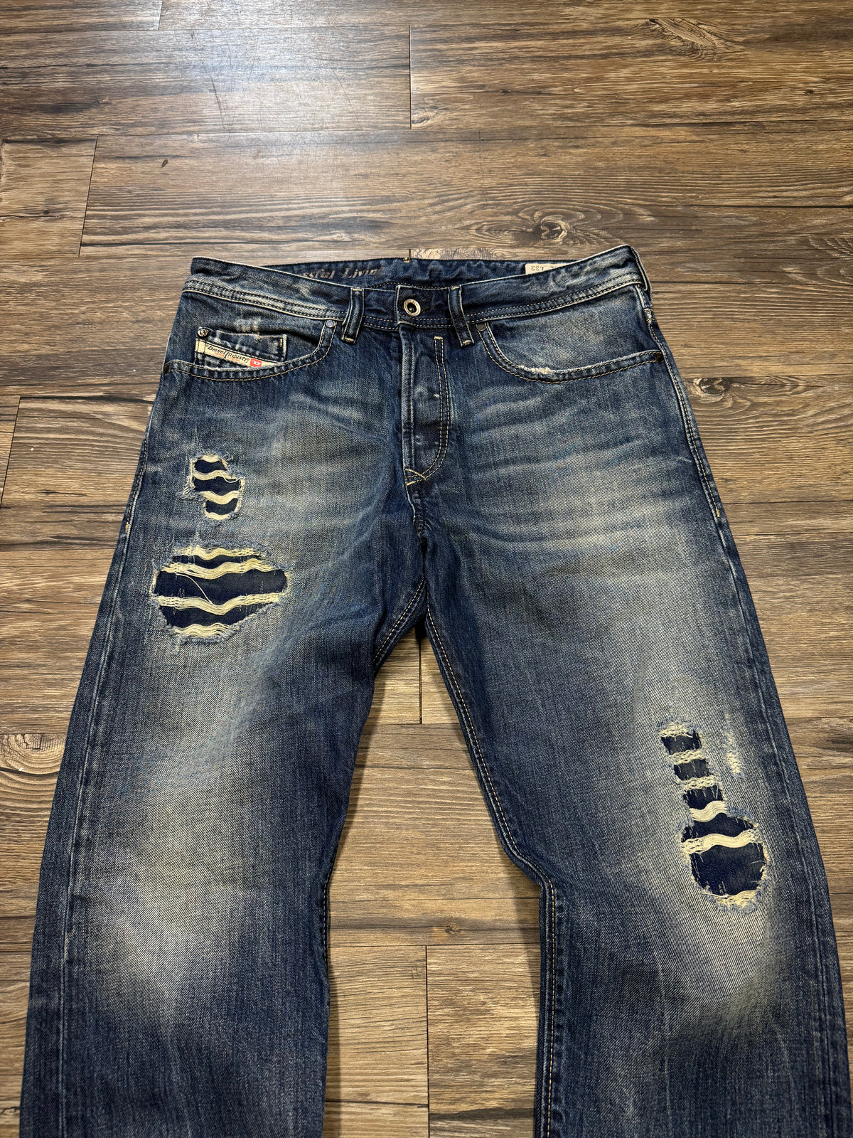 DIESEL PATCHWORK REPAIRED DARK WASH DISTRESSED JEANS (32)