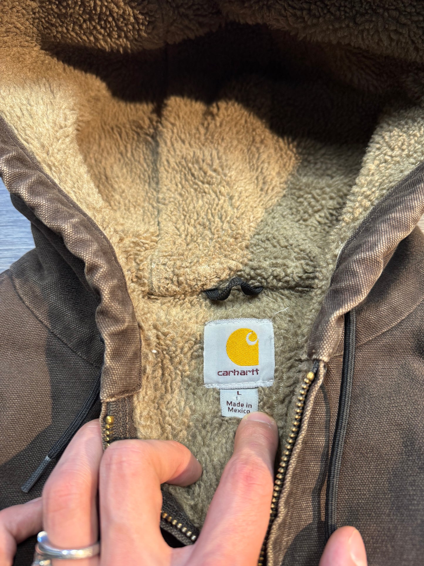 VINTAGE SHEARLING LINED HOODED CARHARTT JACKET (L)