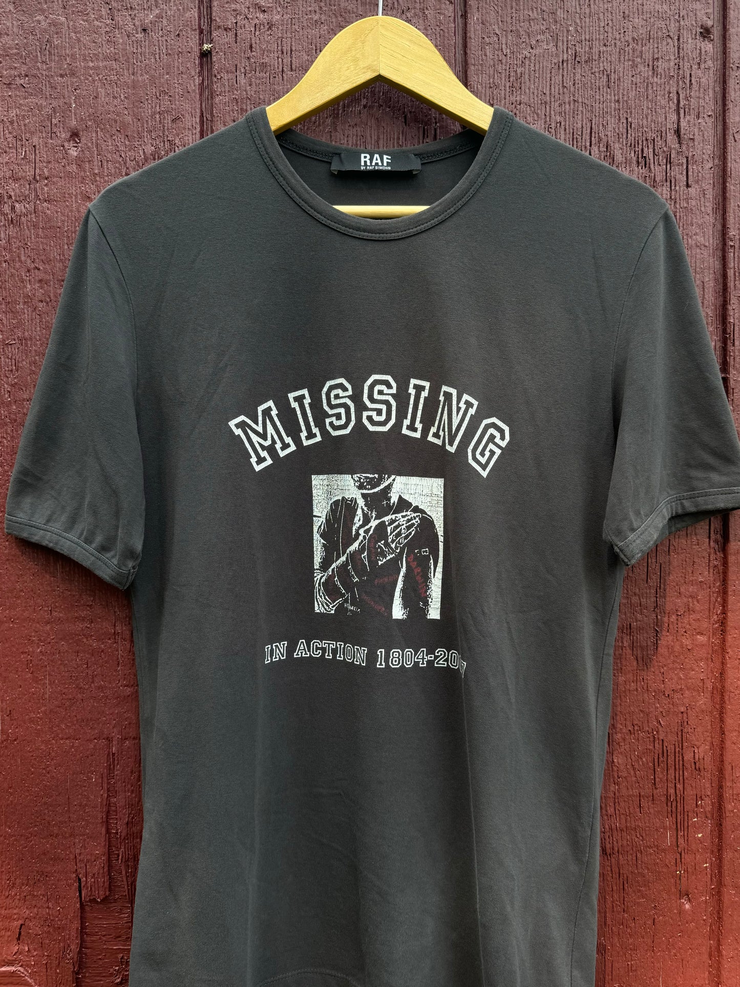 RAF SIMONS MISSING TEE (S)