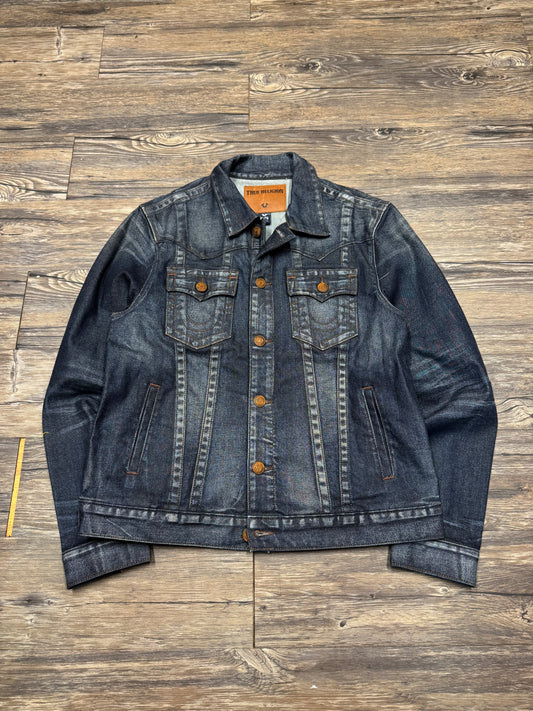 TRUE RELIGION JIMMY INDIGO EMBROIDERED DENIM TRUCKER JACKET (XL)