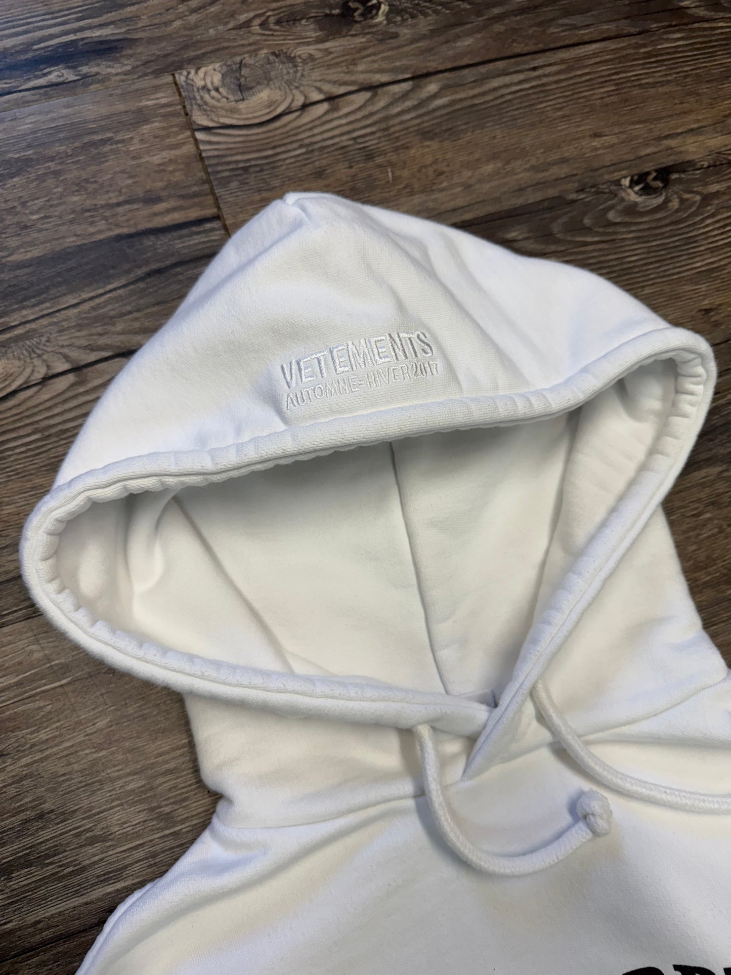 VETEMENTS AW17 ANTWERPEN WHITE HOODED SWEATSHIRT (S)