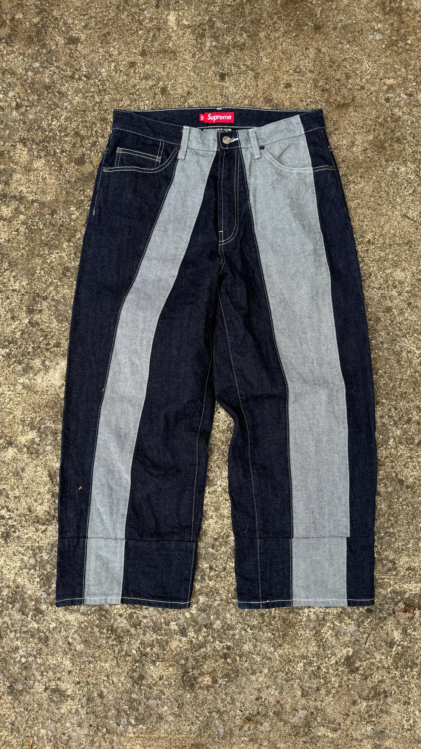 SUPREME PANELED BAGGY JEANS (30)