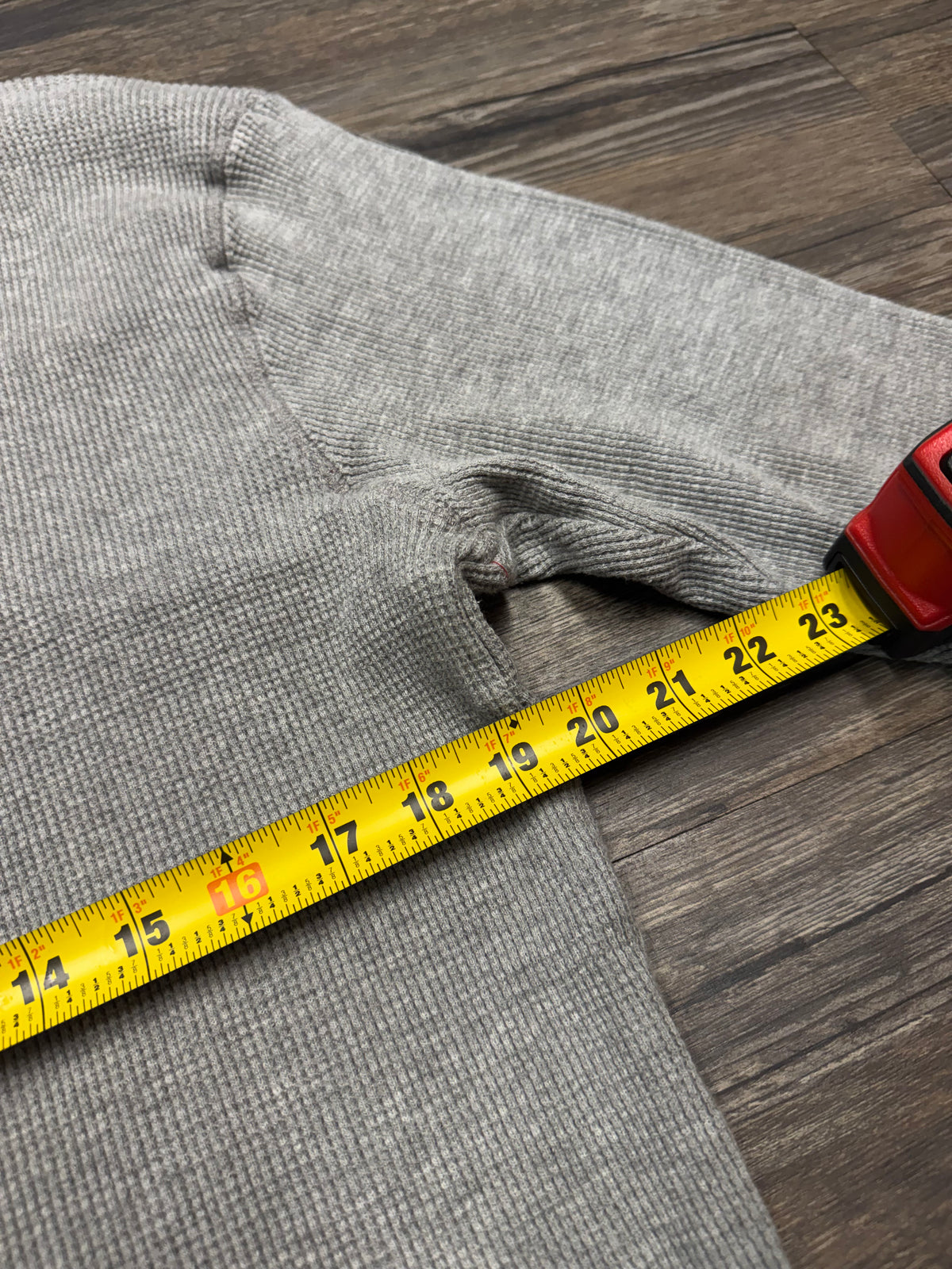 LAYETED GREY/RED WAFFLE-KNIT THERMAL PULL OVER (M)