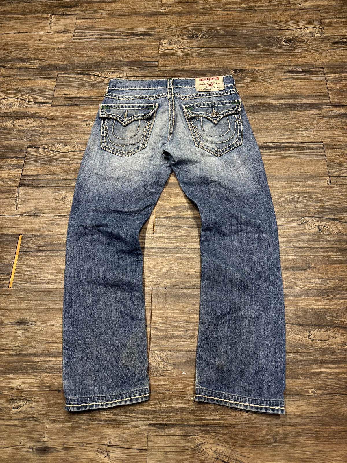TRUE RELIGION STRAIGHT LEG RICKY SUPER-T STITCH JEANS (31)