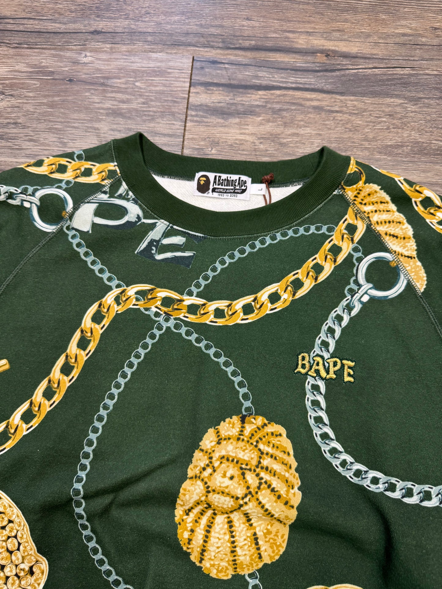 A BATHING APE JEWELS CREWNECK (L)