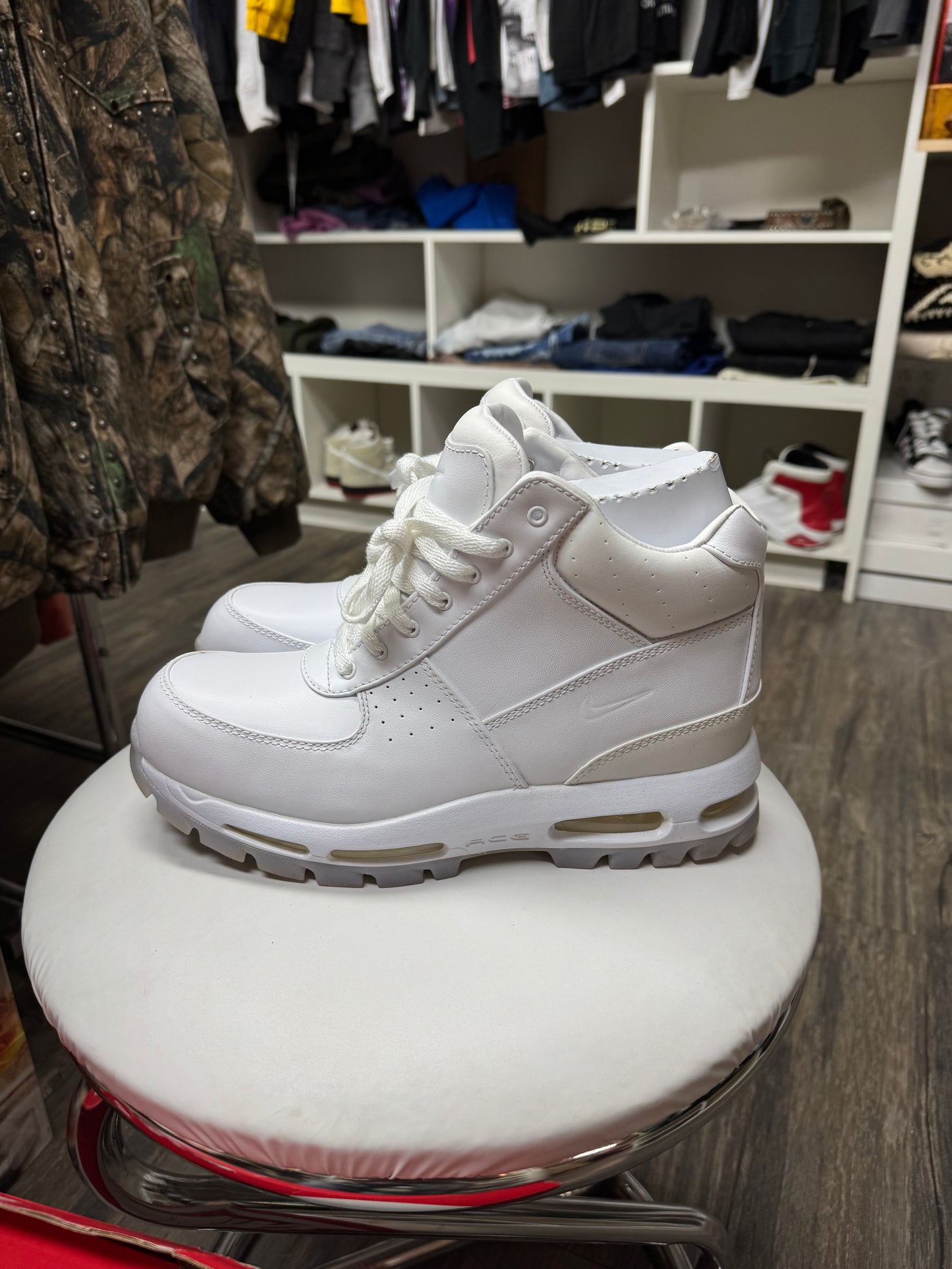 NIKE ACG GOADOME WHITES (9.5)