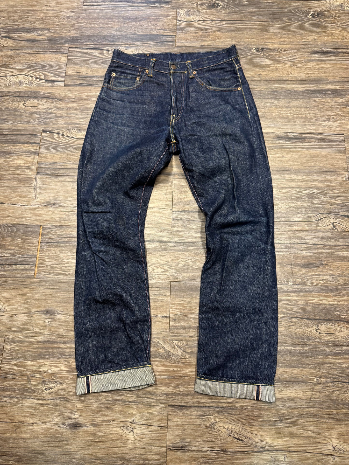 MOMOTARO DARK BLUE SELVEDGE DISTRESSED JEANS (31)